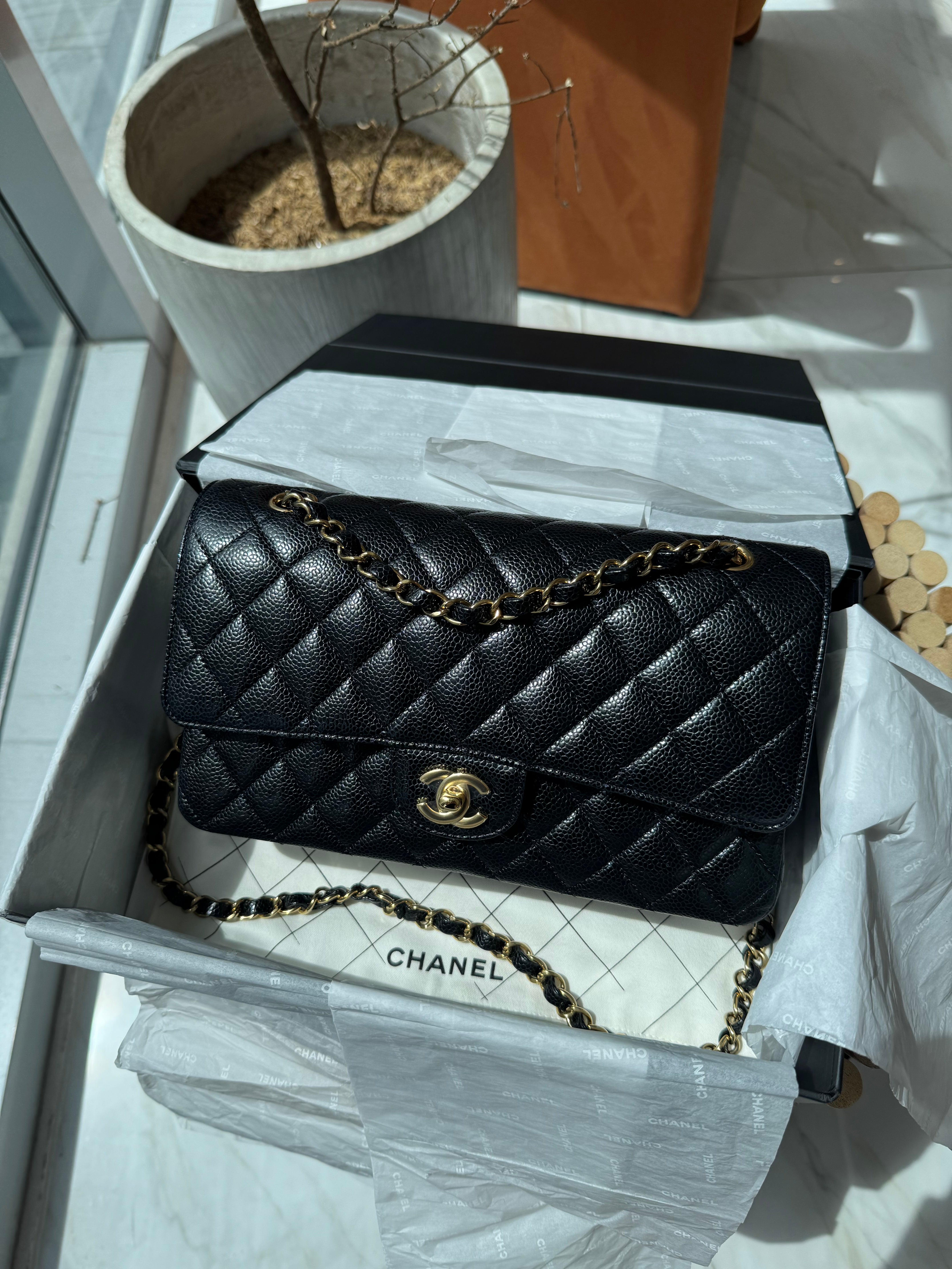 classic double flap medium caviar gold hw microchip year