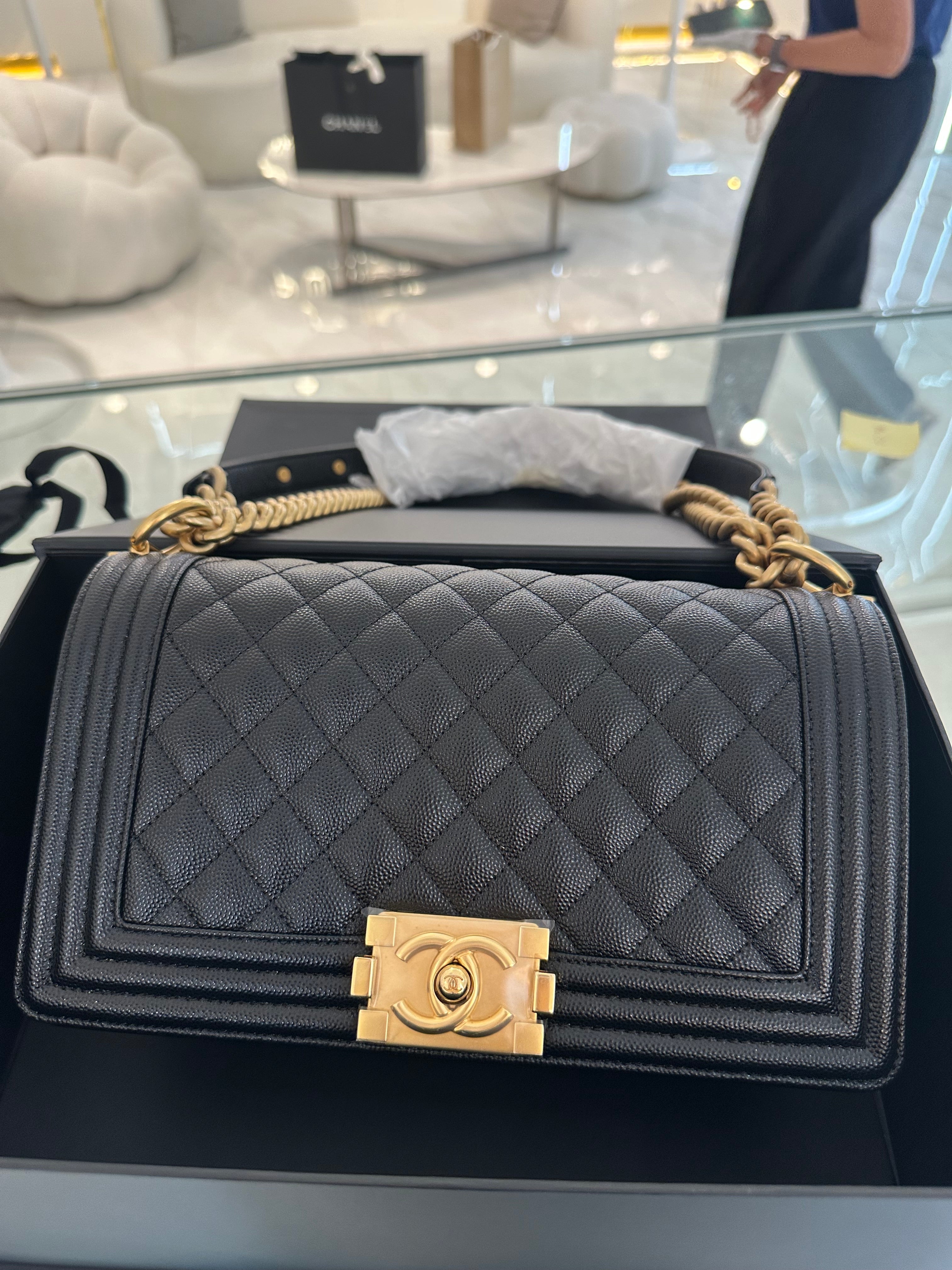 Chanel boy old medium black caviar leather aged gold hardware (microchip) P39NHK7J