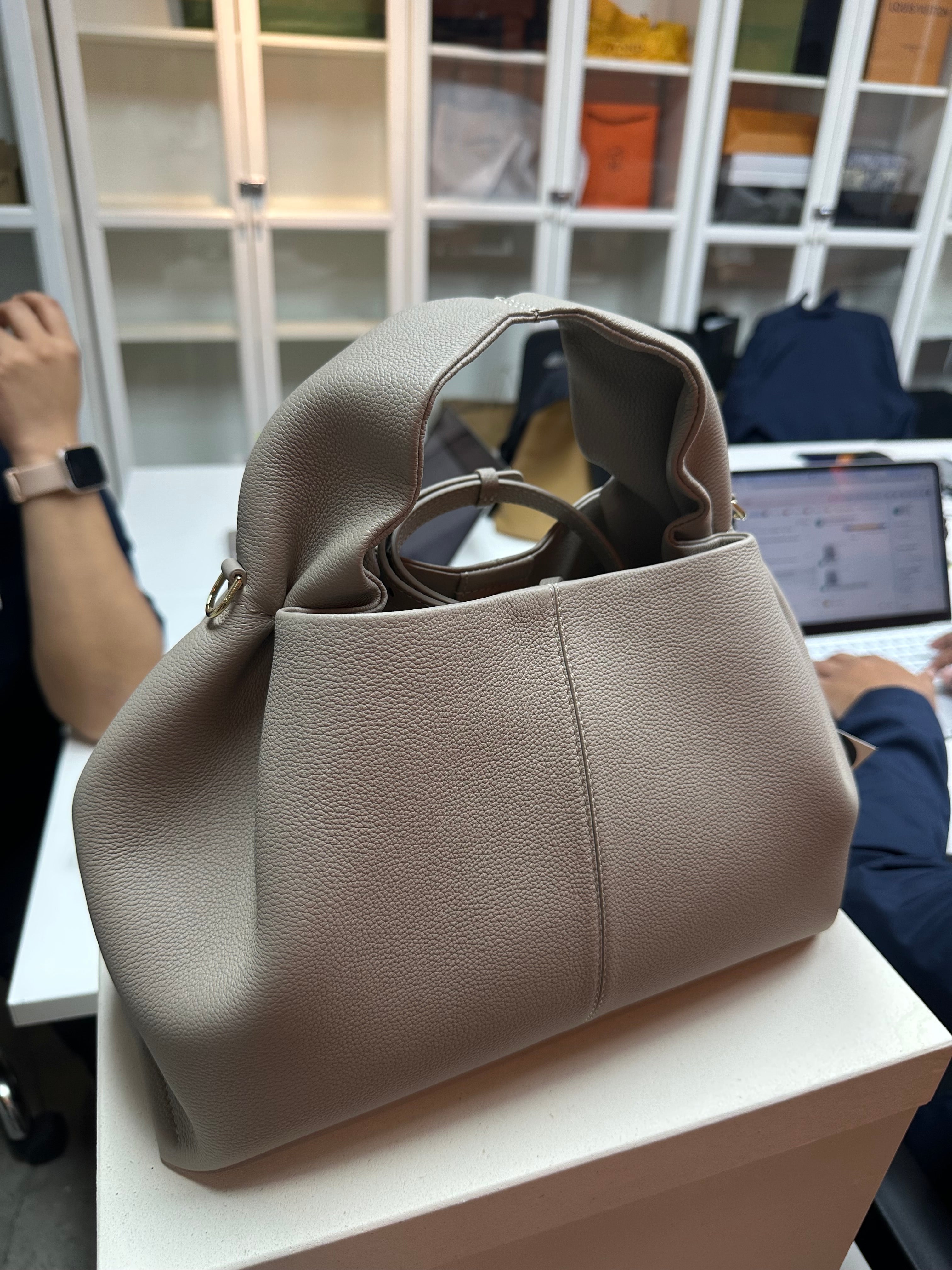 Neuf Taupe