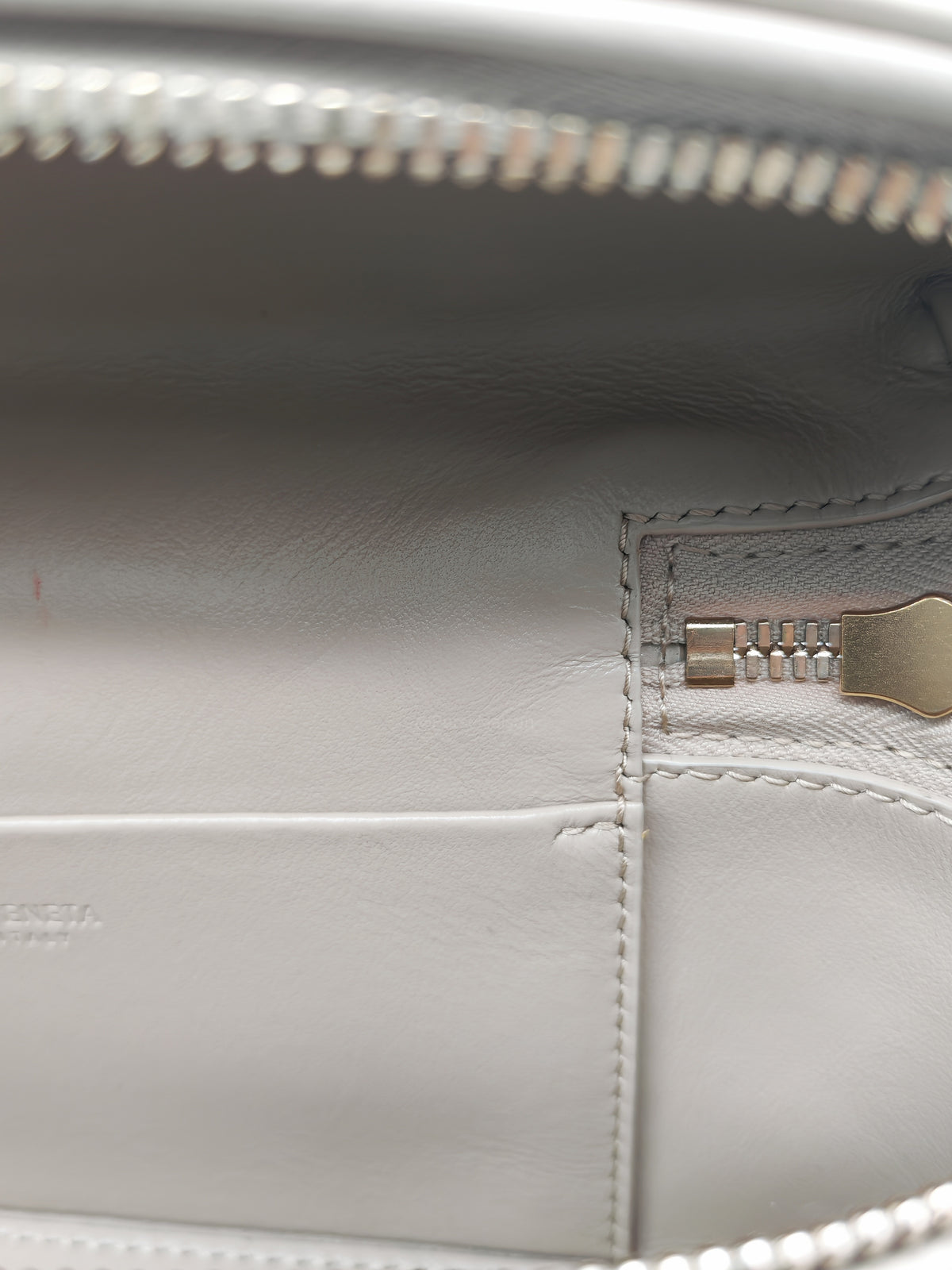 Bottega Veneta Bang Bang Vanity Case Bag in Beige Woven Intrecciato Calfskin Leather and Gold Hardware