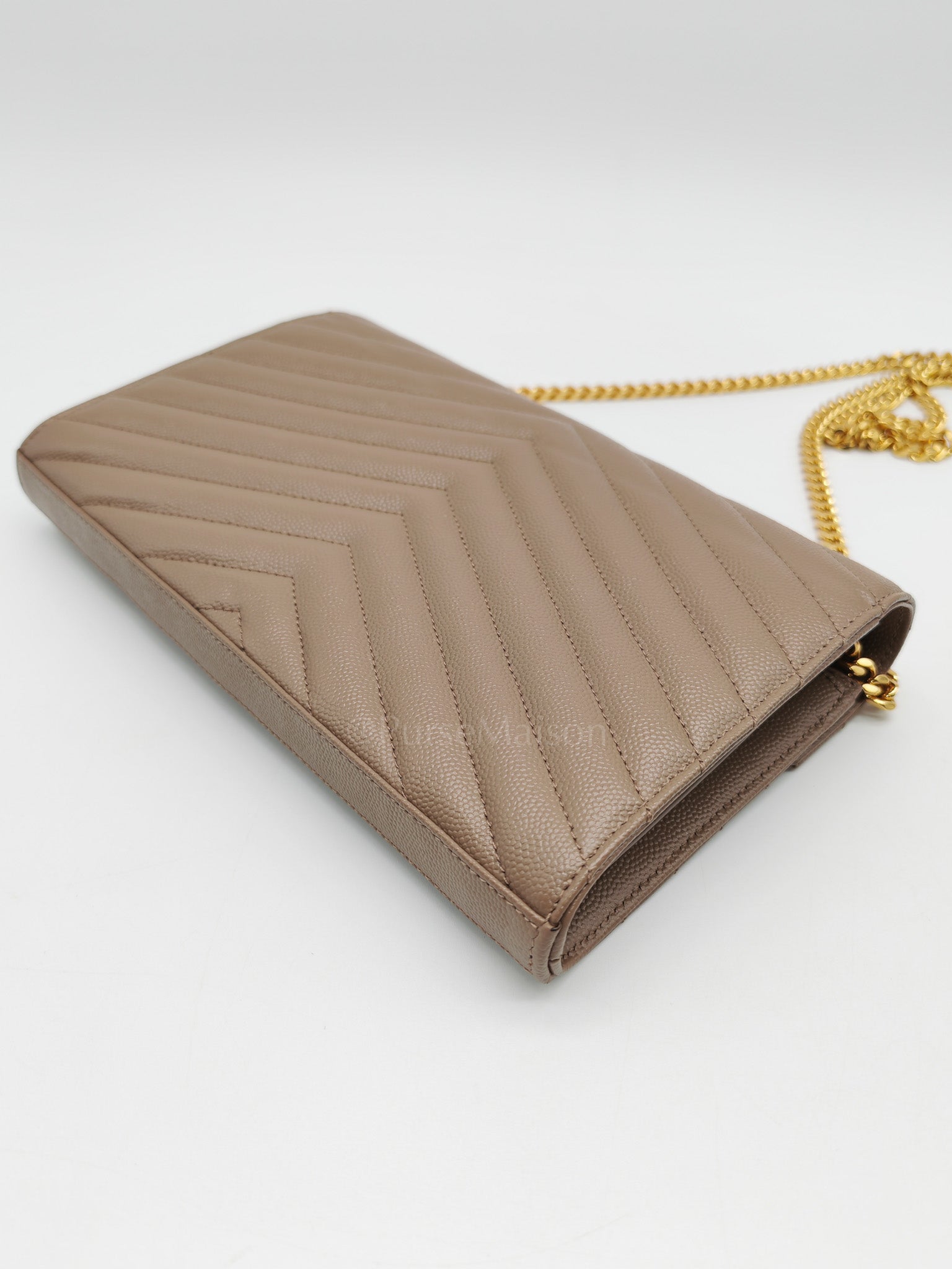 Cassandre Wallet on Chain in Taupe Chevron Quilted Grain De Poudre Calfskin Leather & Gold Hardware