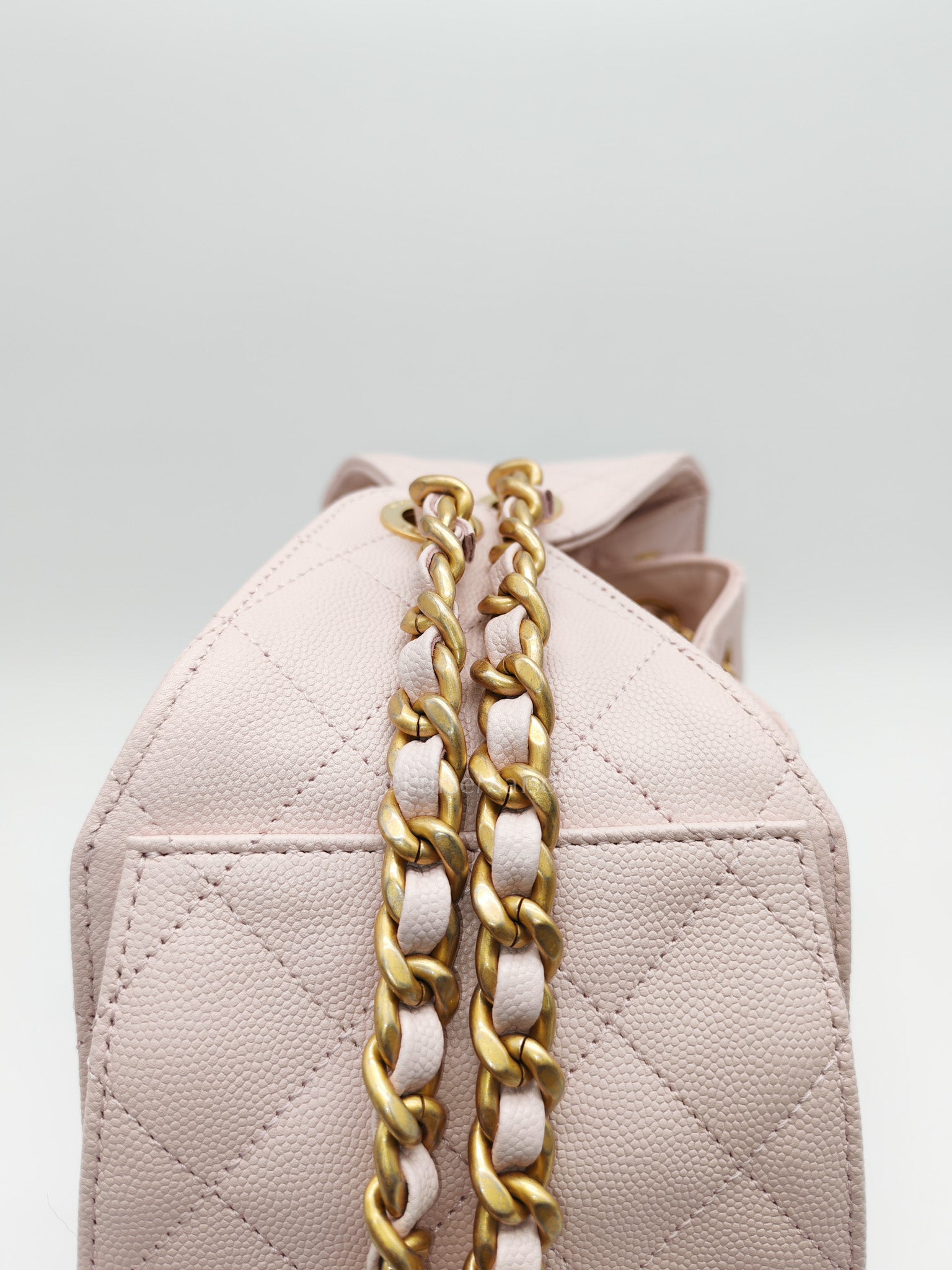 25 Small in Pink Caviar Leather and Aged Gold Hardware (Microchip)