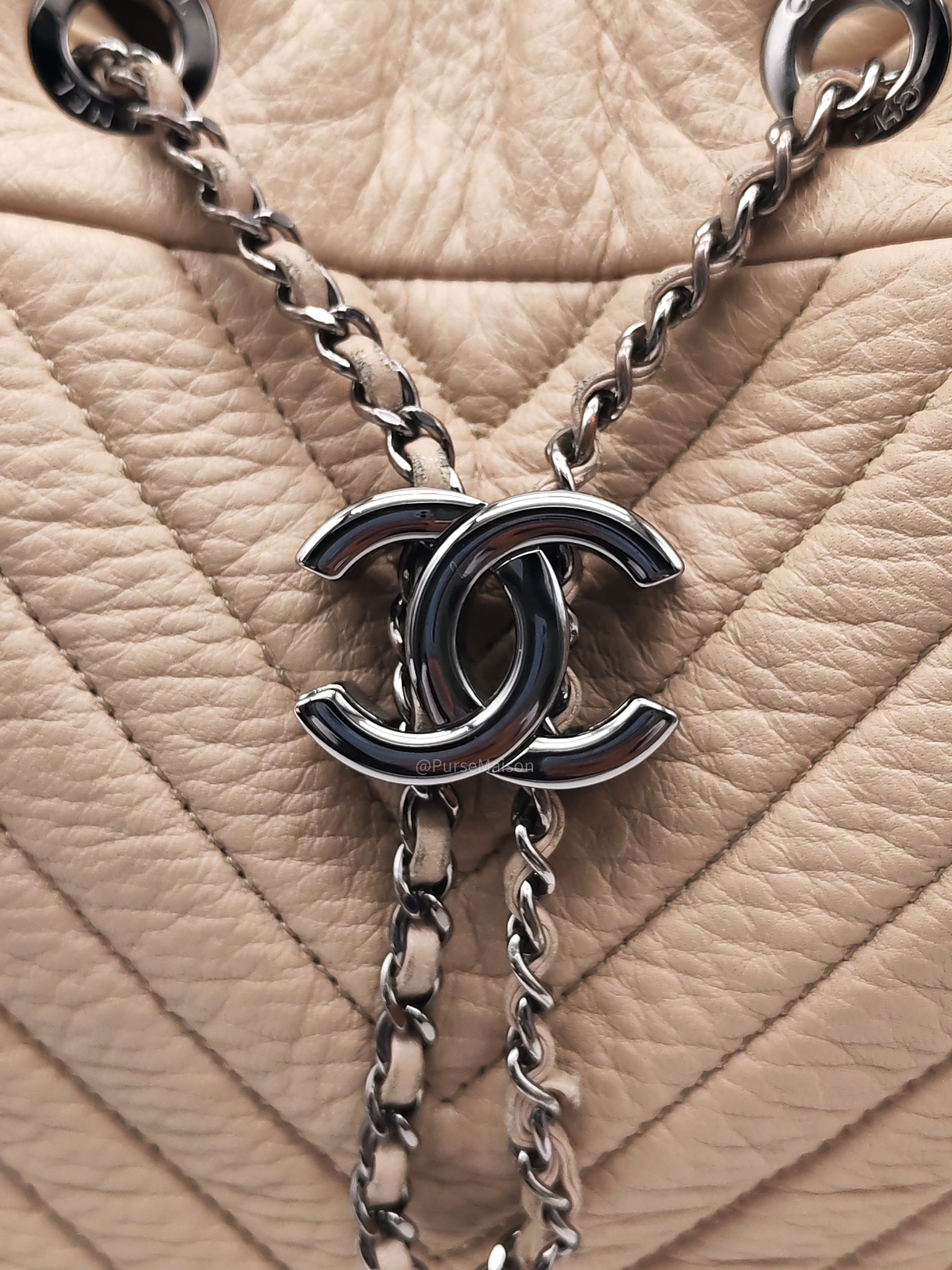 Chanel Chevron Drawstring Bucket Bag in Beige Calfskin Leather and Silver Hardware Series 23