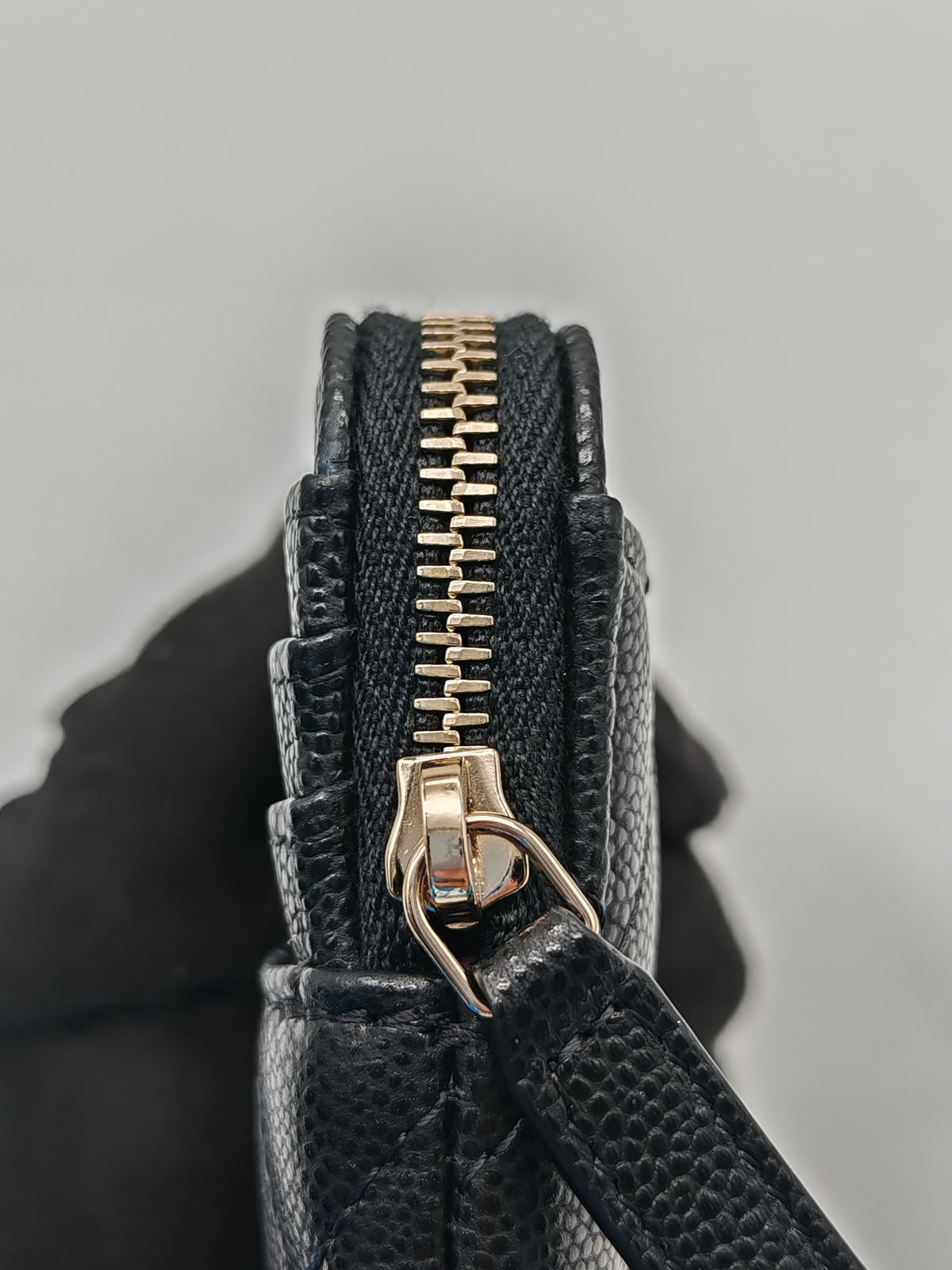 Chanel Zipped Card Holder Medium in Black Caviar Leather Light Gold (Microchip)