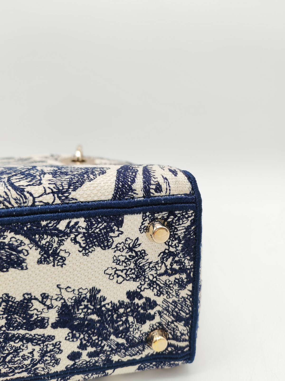 Christian Dior Lady D-Lite Medium in Toile De Jouy Embroidery Canvas and Light Gold Hardware