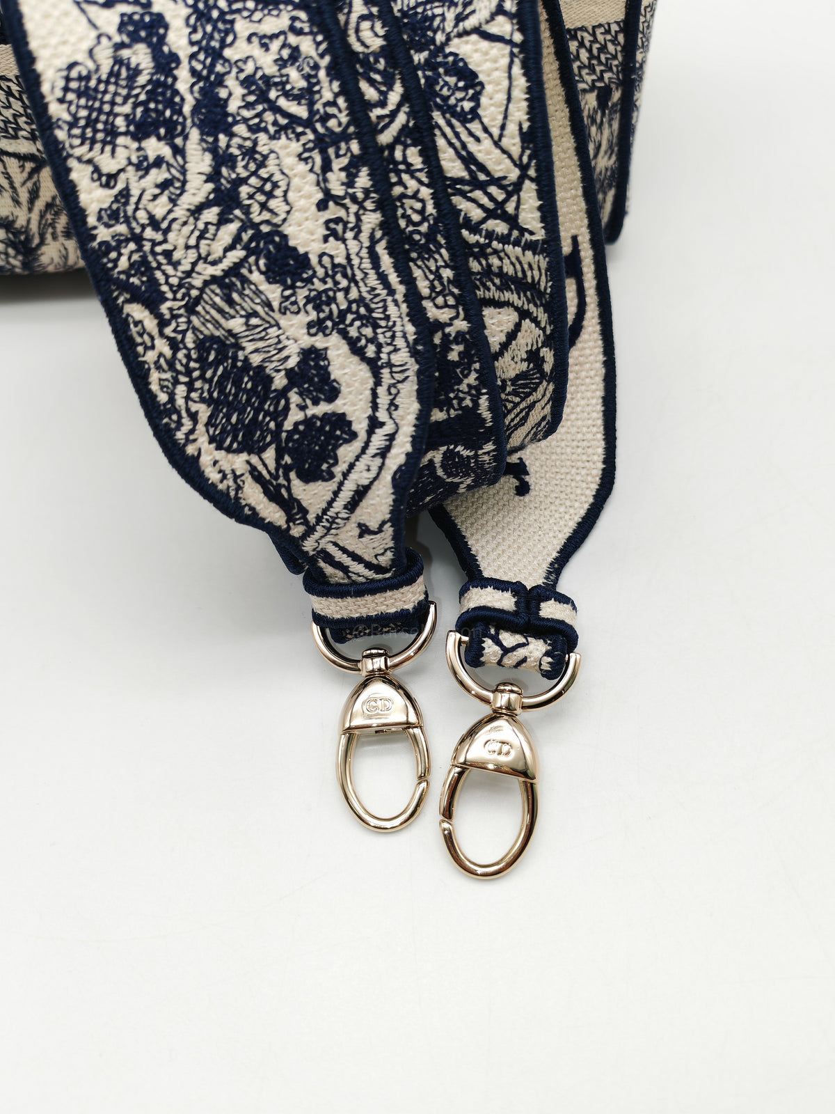 Christian Dior Lady D-Lite Medium in Toile De Jouy Embroidery Canvas and Light Gold Hardware