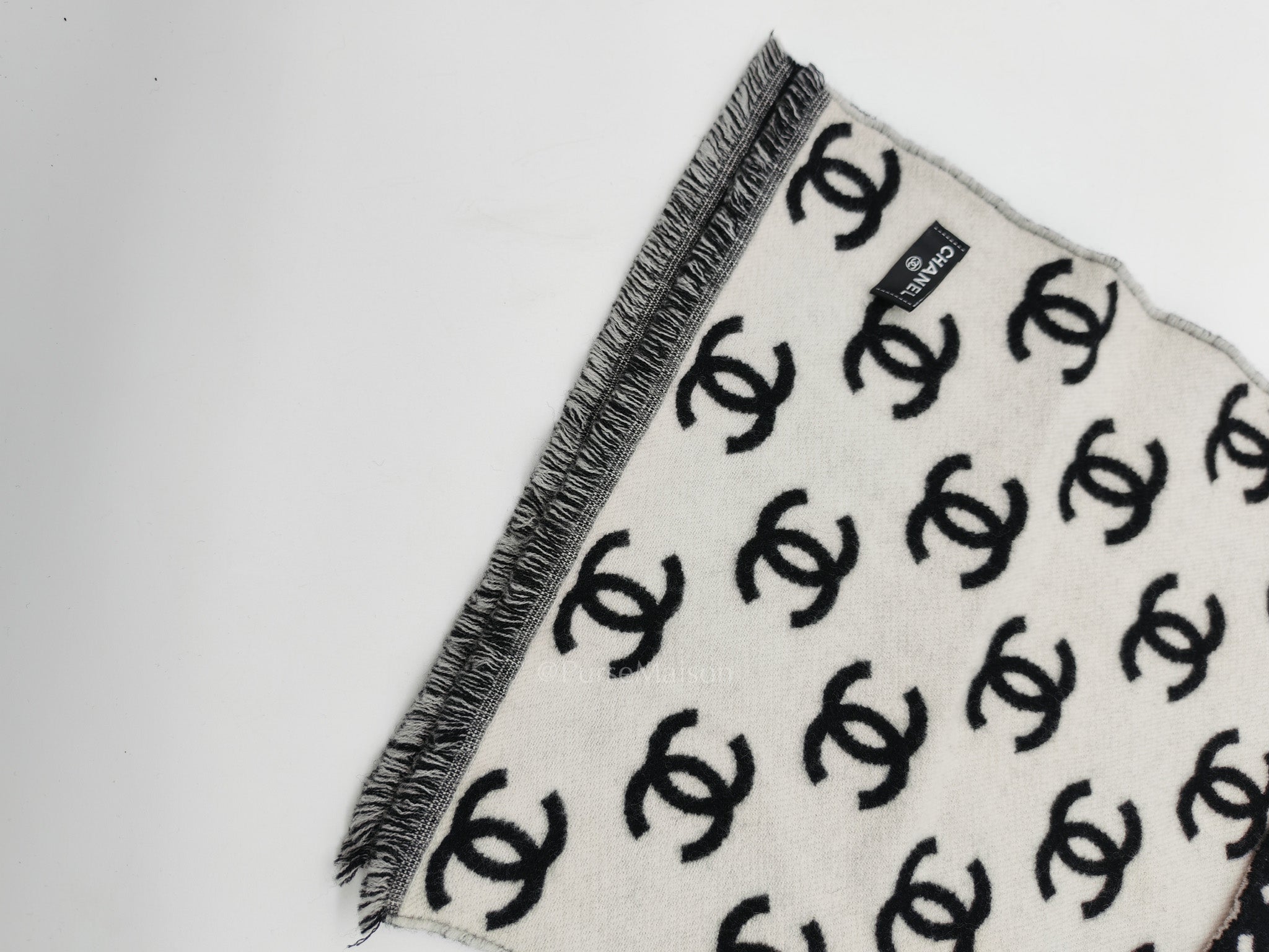CC Logo Wool Cashmere Scarf Reversible in Black and White