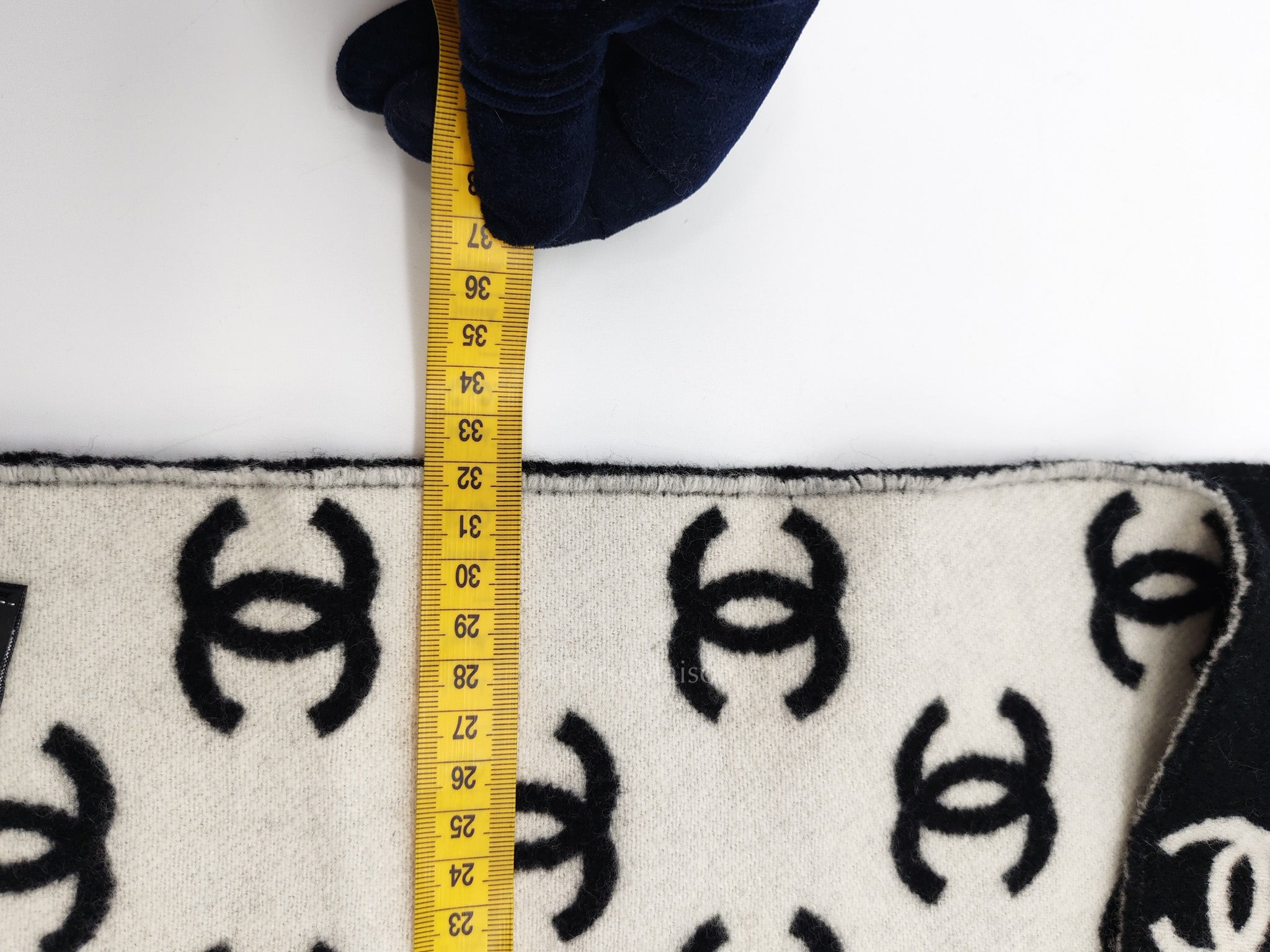 CC Logo Wool Cashmere Scarf Reversible in Black and White