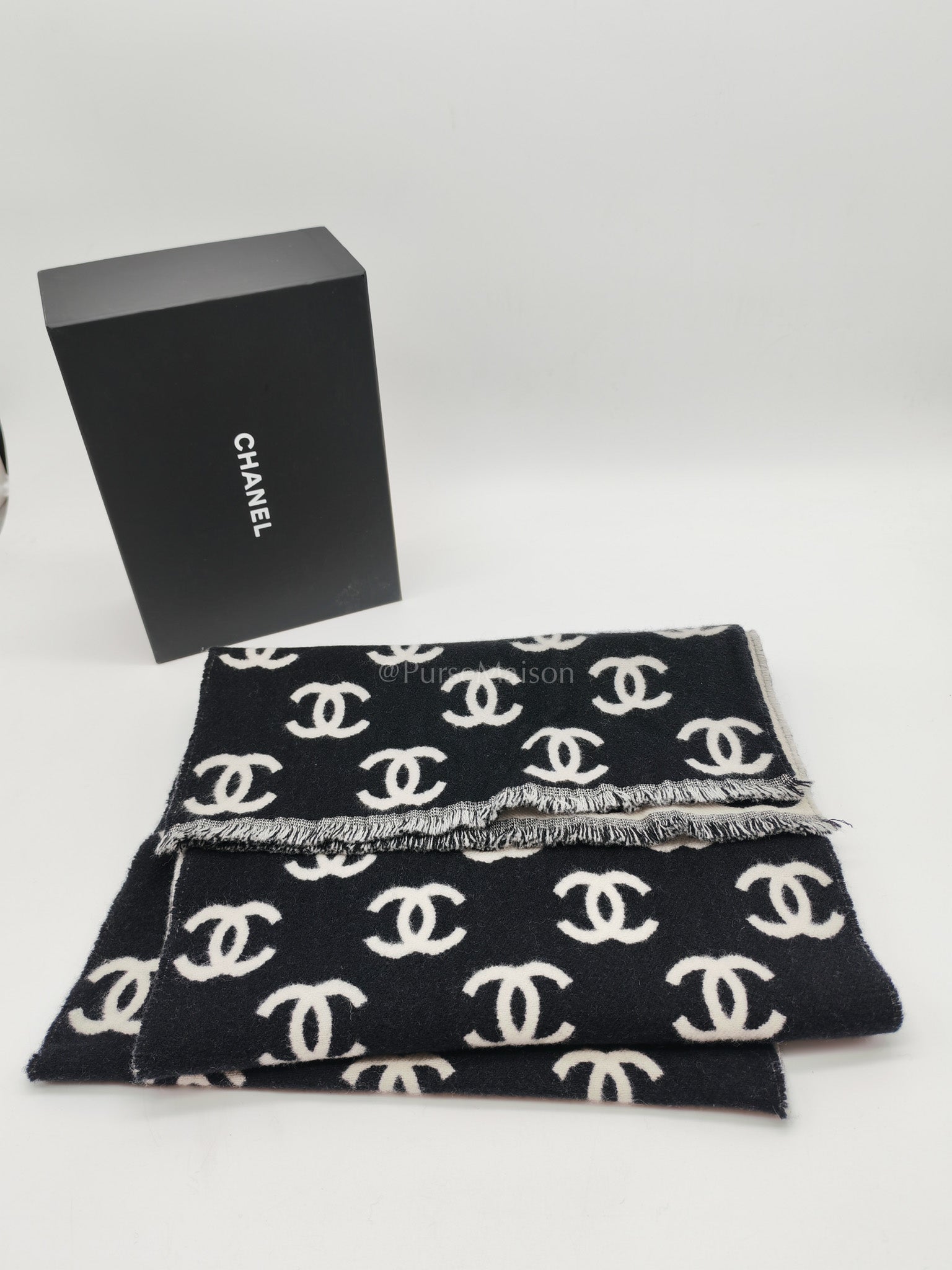 CC Logo Wool Cashmere Scarf Reversible in Black and White