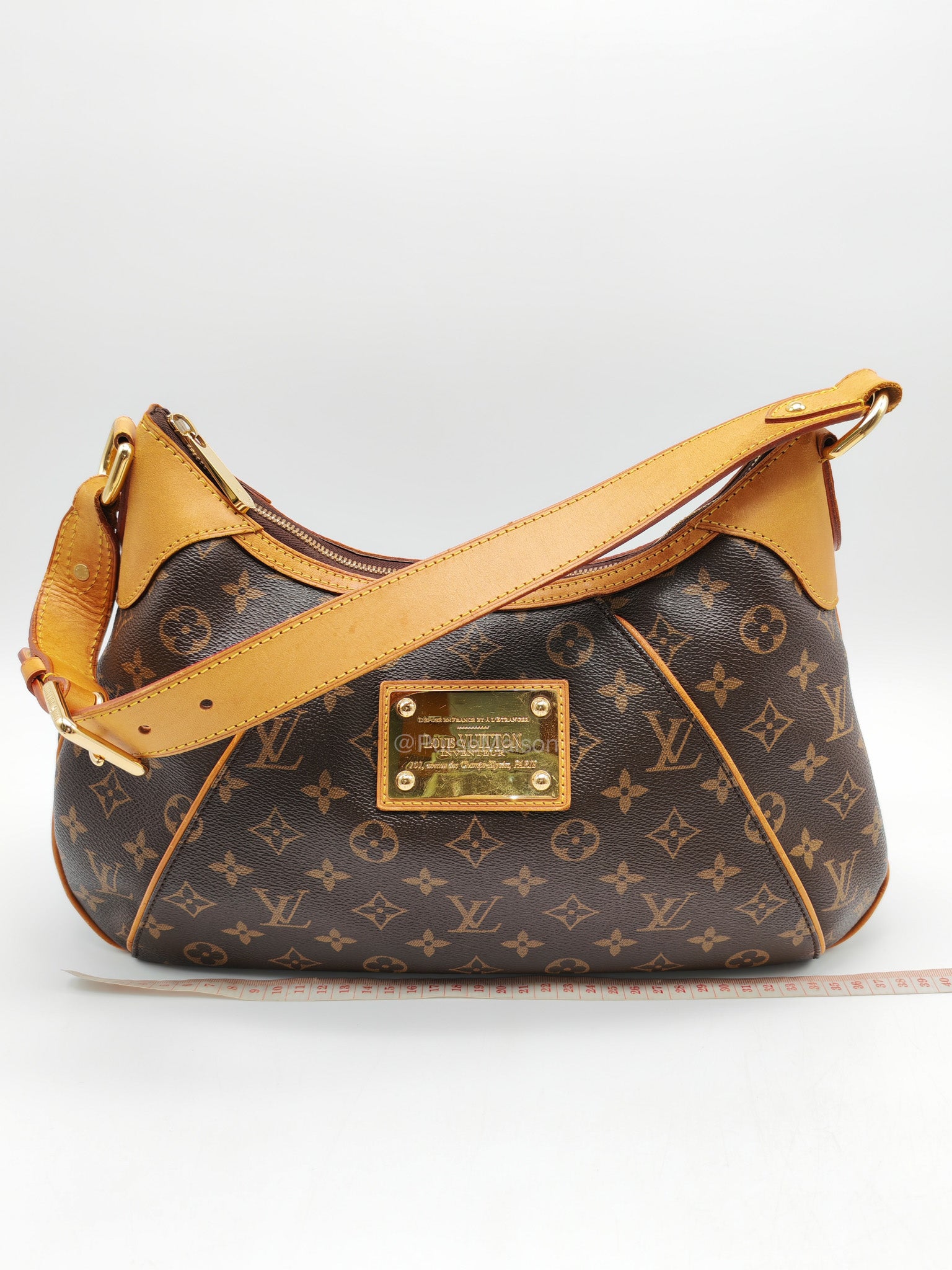 Louis Vuitton Thames GM Handbag in Monogram Canvas and Gold Hardware (Datecode: AR3140)