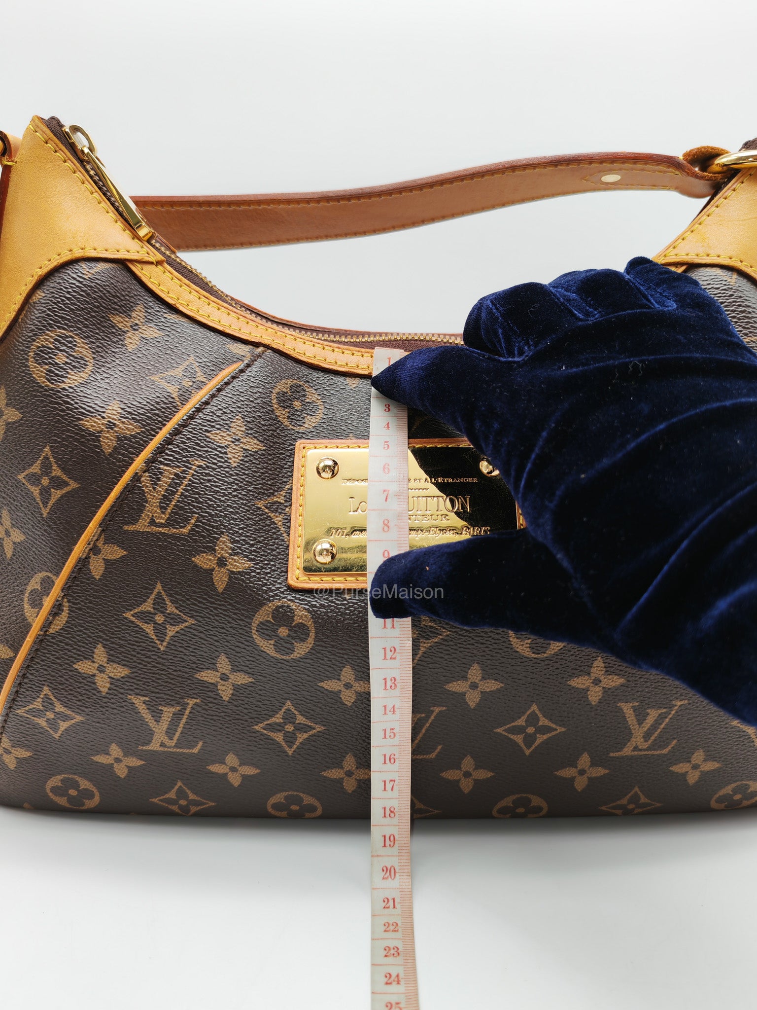 Louis Vuitton Thames GM Handbag in Monogram Canvas and Gold Hardware (Datecode: AR3140)