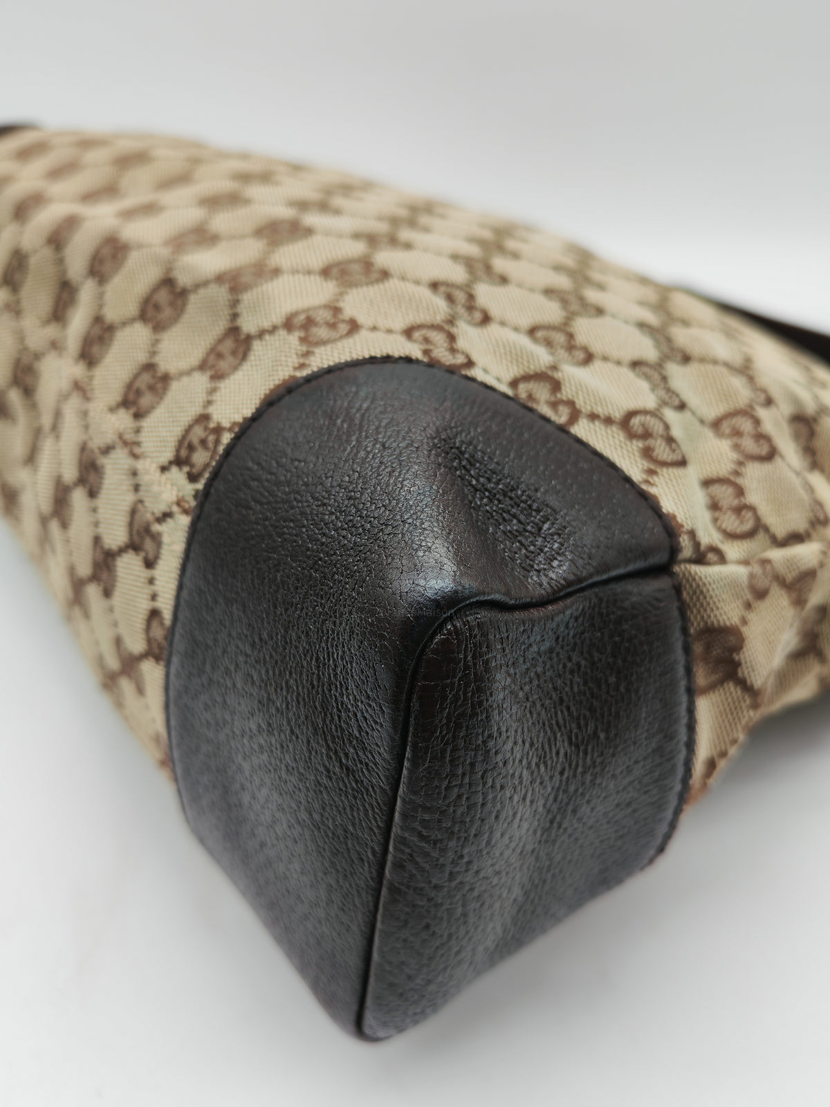 Gucci Zip Messenger Shoulder Bag in Monogram GG Canvas and Silver Hardware