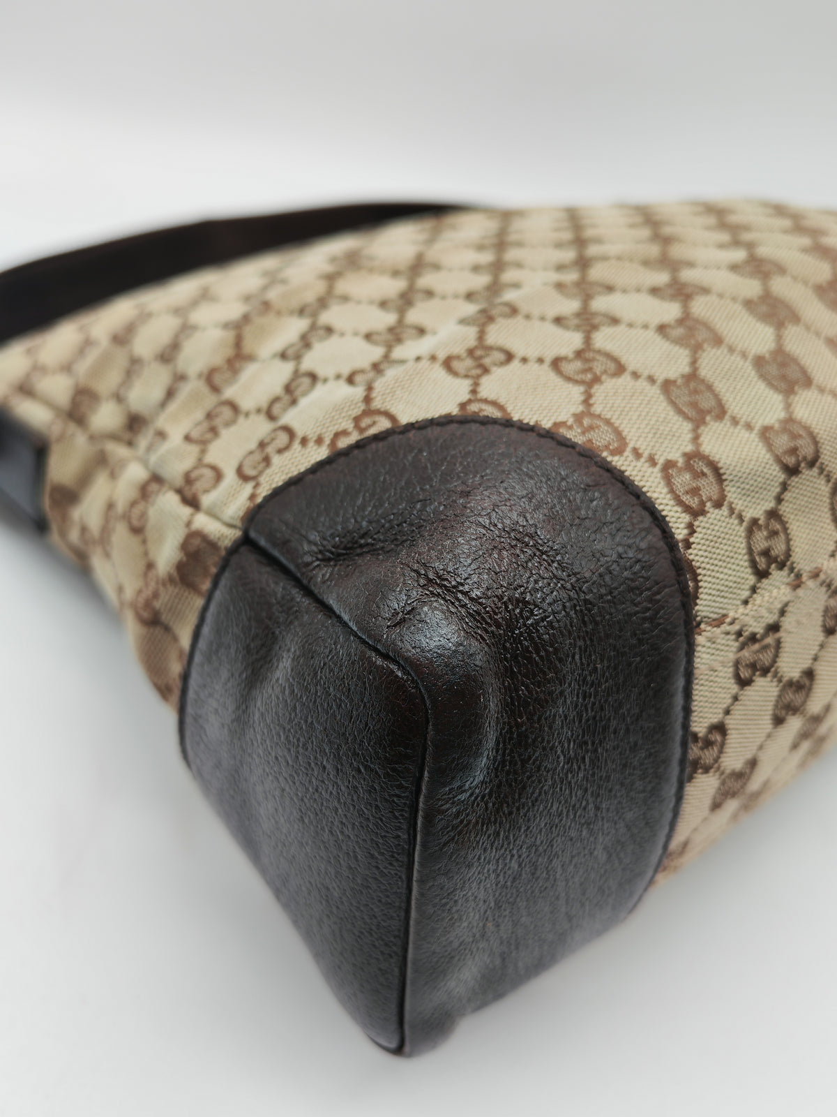 Gucci Zip Messenger Shoulder Bag in Monogram GG Canvas and Silver Hardware
