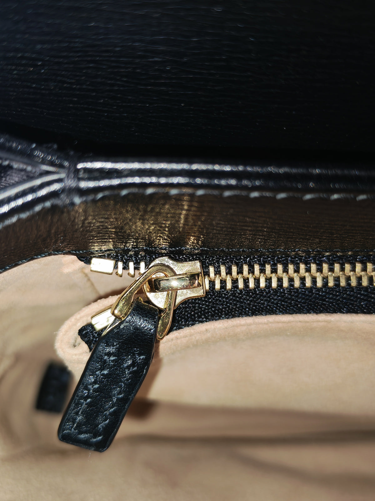 Gucci Horsebit 1955 Shoulder Bag Medium in Black Calfskin Leather