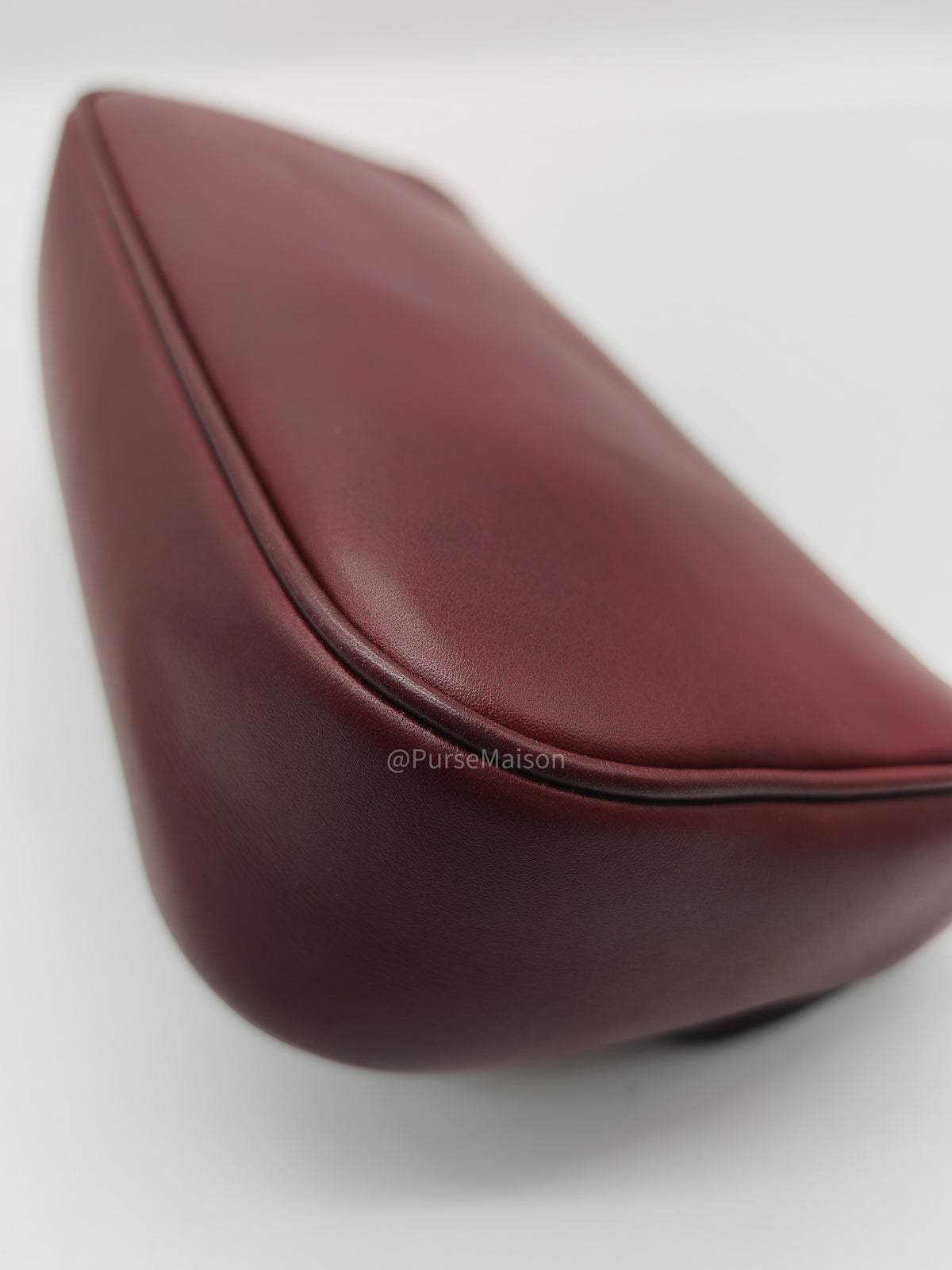 Gucci Horsebit 1955 East West Shoulder Bag in Rosso Ancora Calfskin Leather and Light Gold Hardware