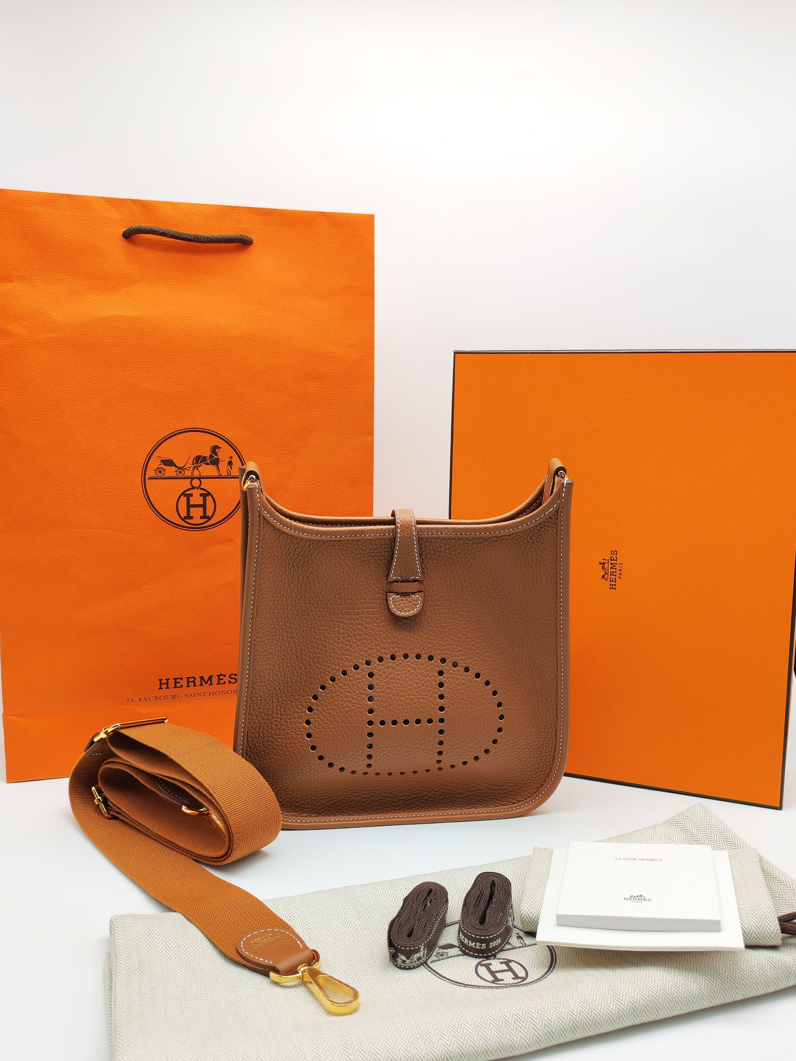 Hermes Evelyne 23 in Gold Taurillon Clemence Leather Gold Hardware Stamp G(2026)