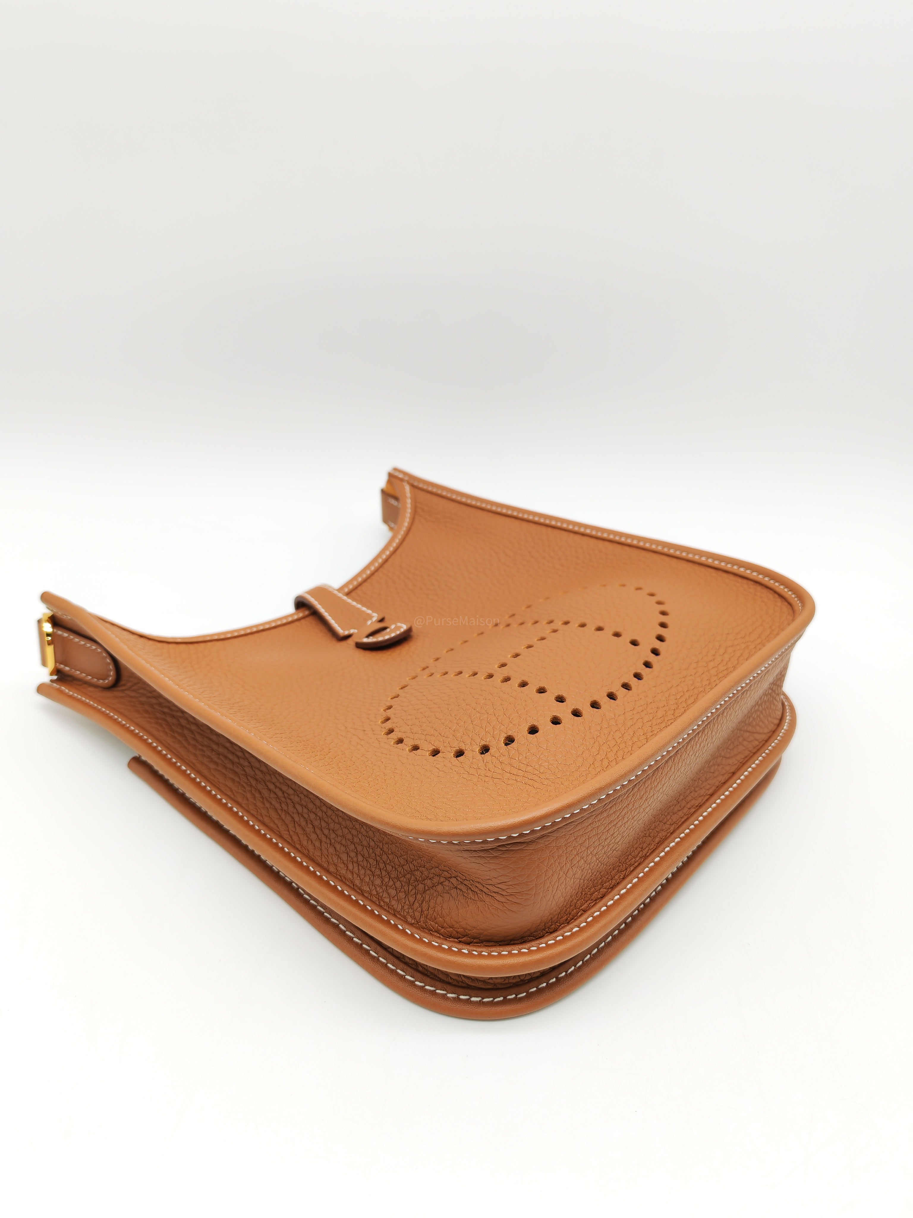 Hermes Evelyne 23 in Gold Taurillon Clemence Leather Gold Hardware Stamp G(2026)