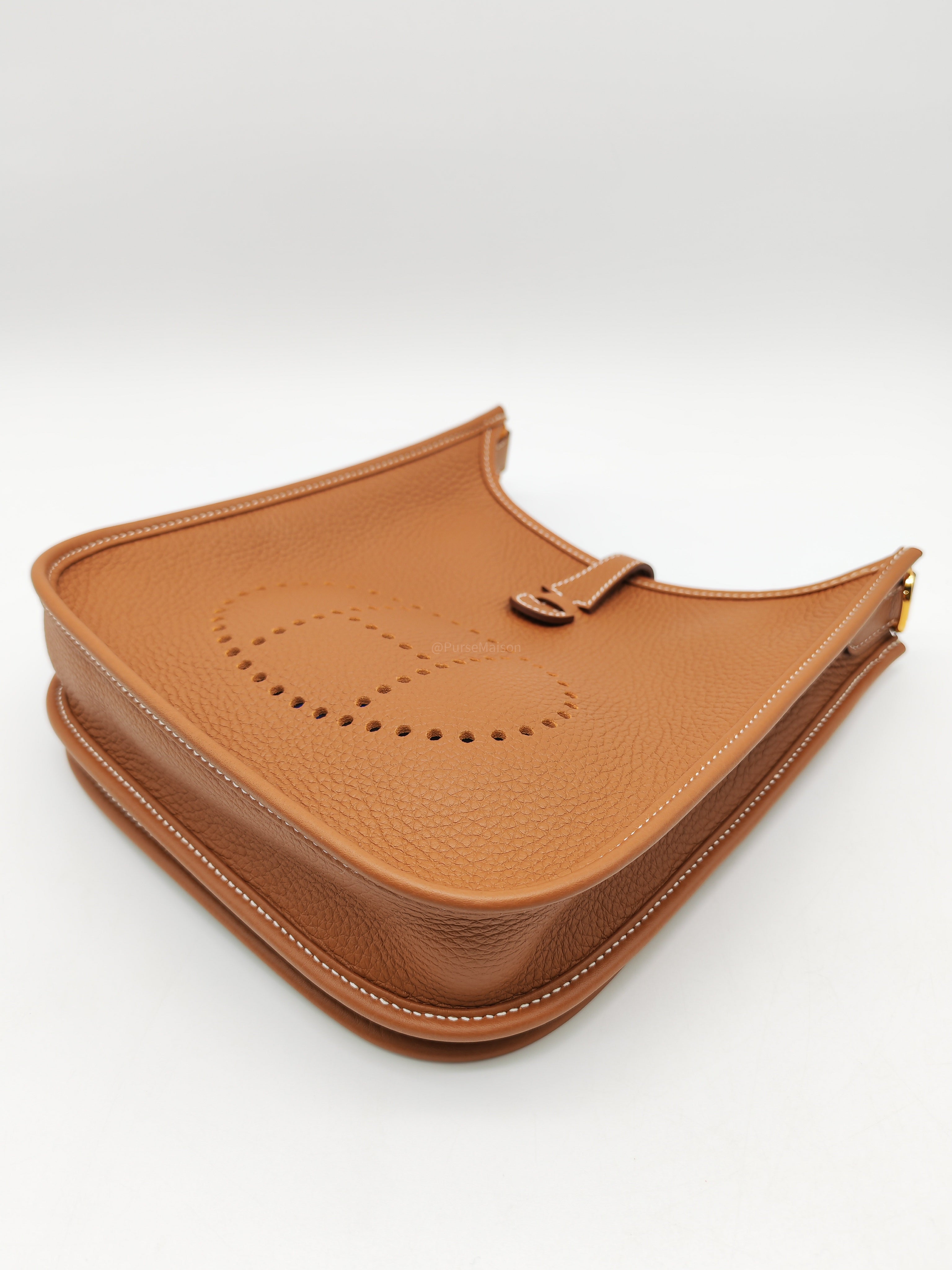 Hermes Evelyne 23 in Gold Taurillon Clemence Leather Gold Hardware Stamp G(2026)