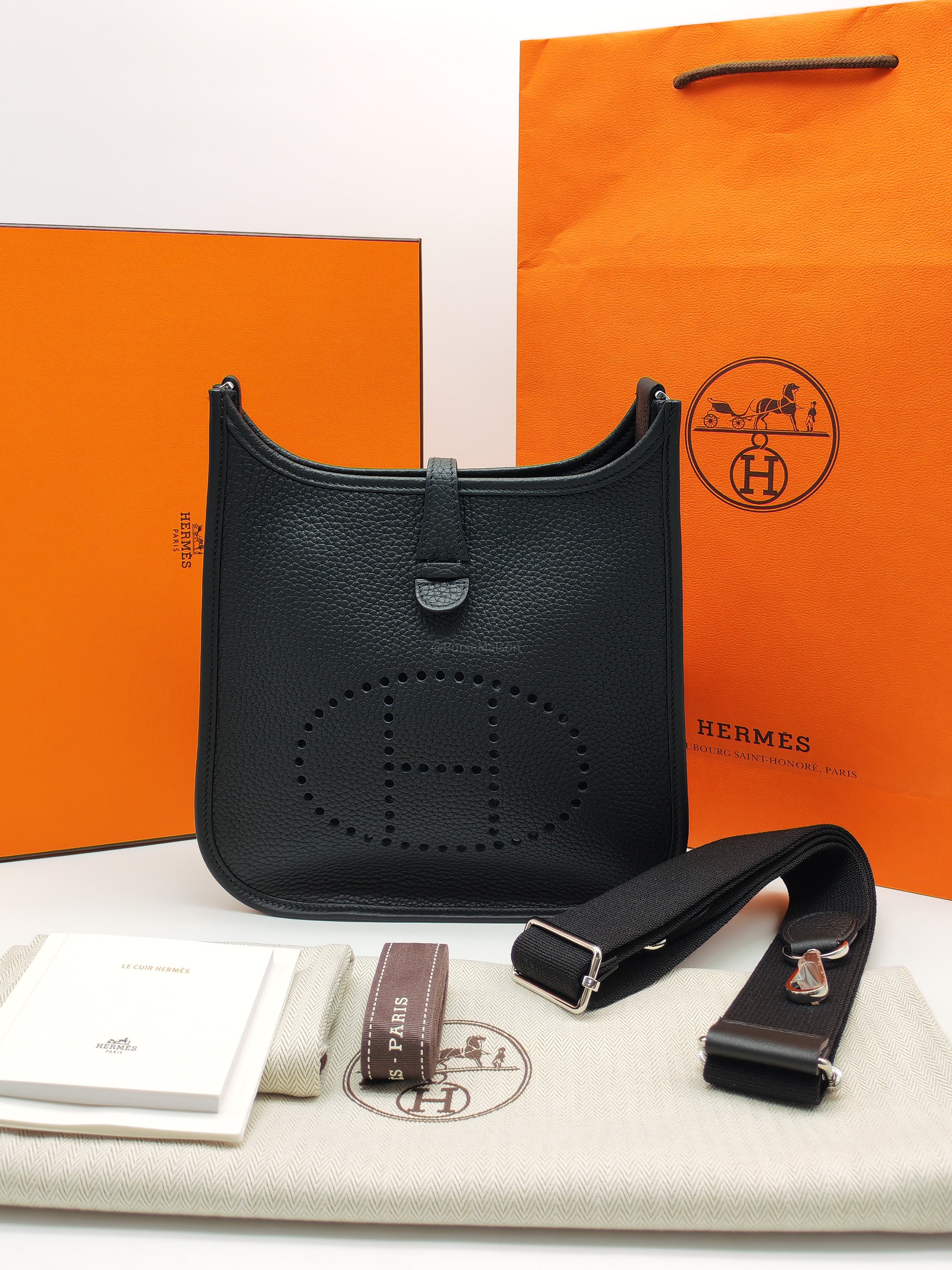 Hermes Evelyne 23 in Black/Noir Taurillon Clemence Leather Palladium Hardware Stamp G(2026)