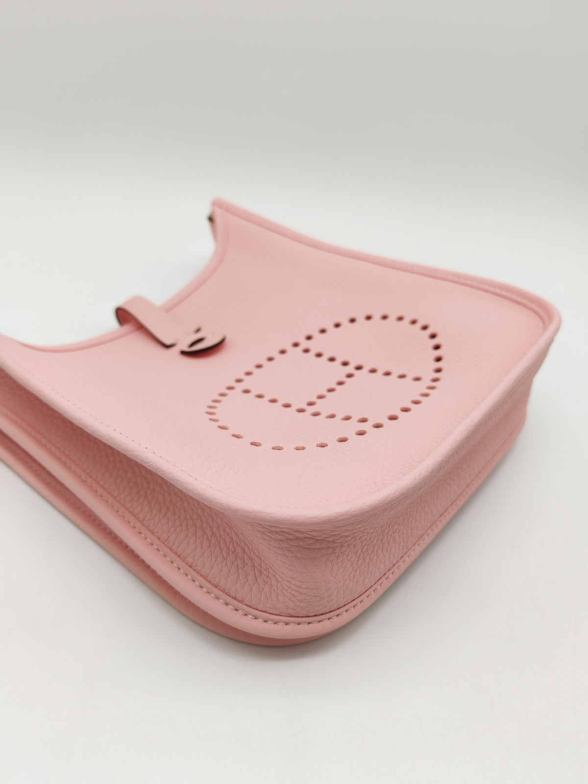 Hermes Evelyne Poche III 23 in Sakura Pink Clemence Leather Palladium Hardware Stamp K (2025)