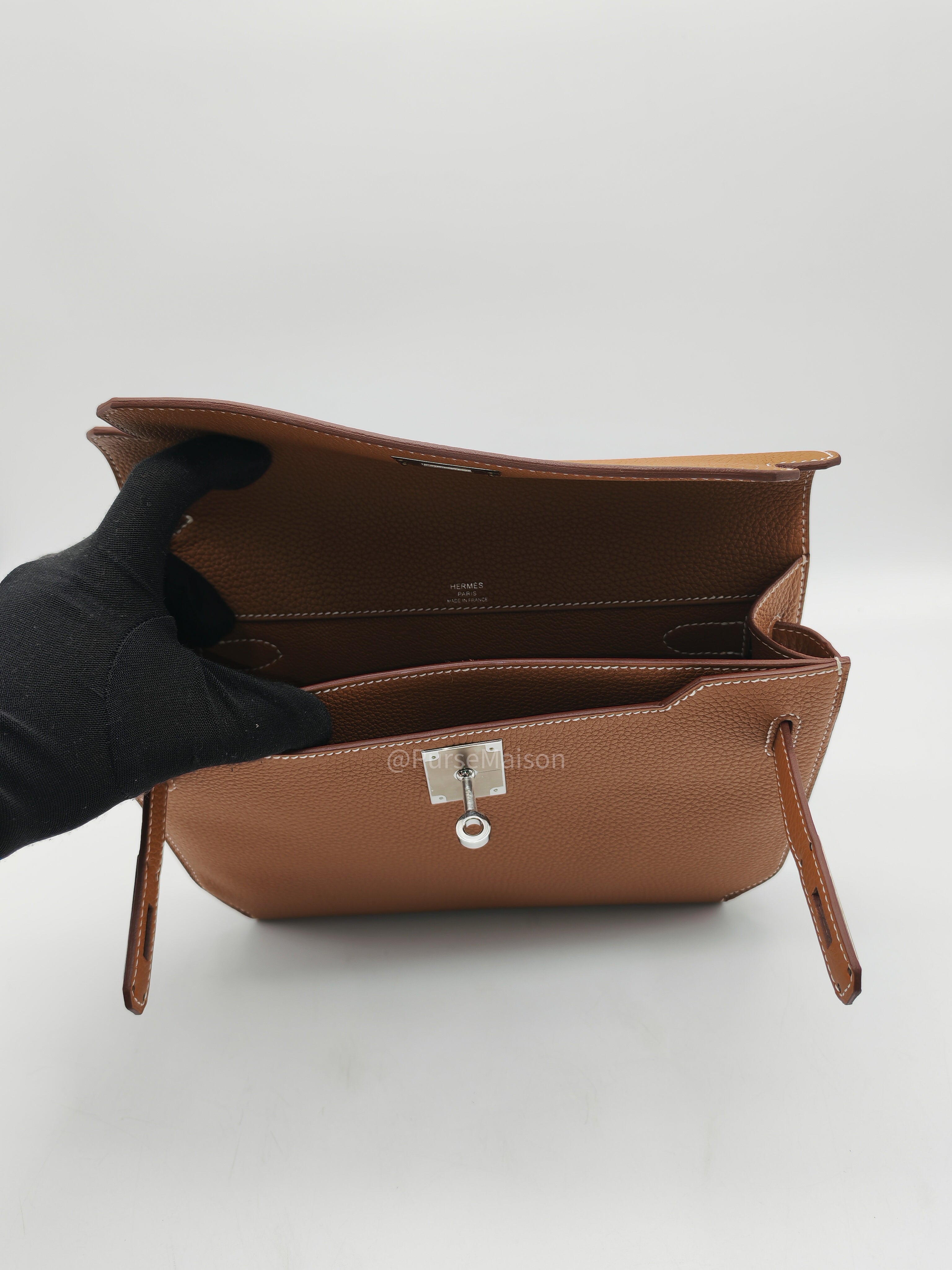 Hermes Kelly Depeches 25 Pouch in Gold Togo Leather and Palladium Hardware Stamp B (2023)