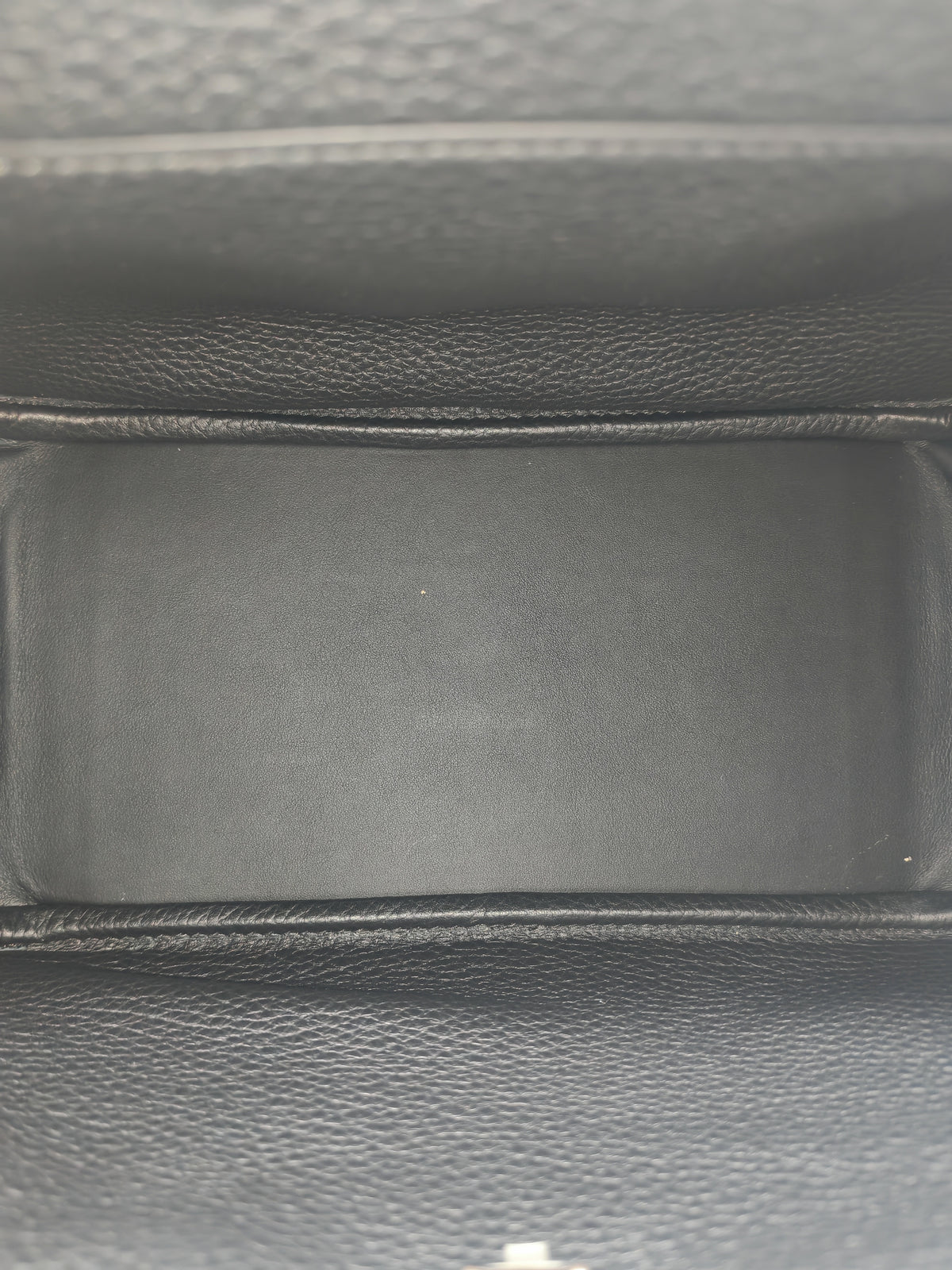 Hermes Lindy 26 in Noir Clemence Leather Palladium Hardware Stamp G (2026)