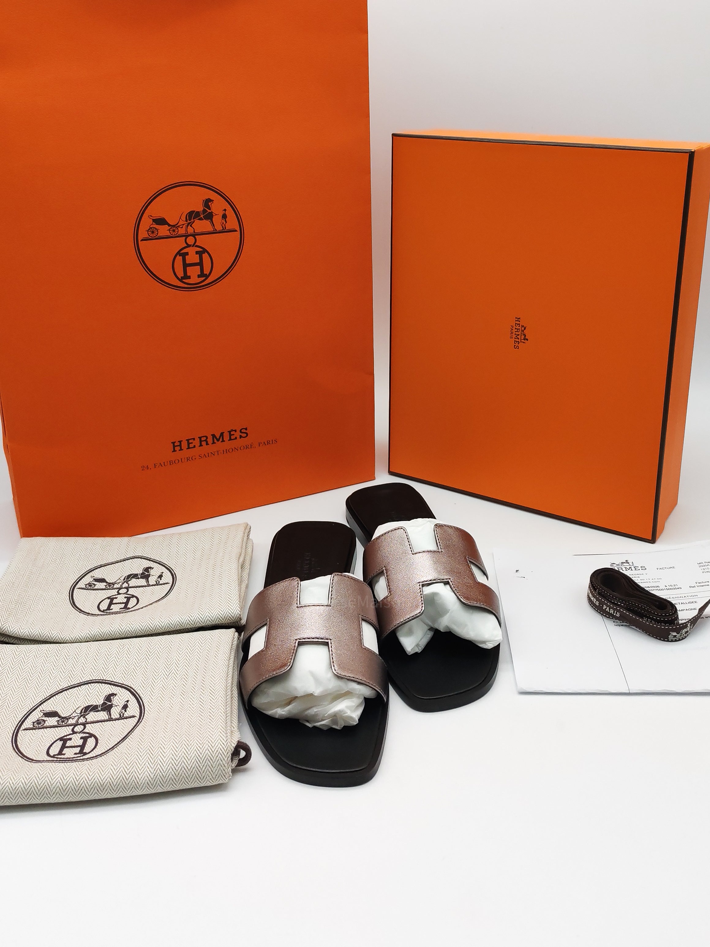 Hermes Oran Sandals in Champagne Metallic Chevre Matallisee Leather Size 37 EU (23.5 cm)