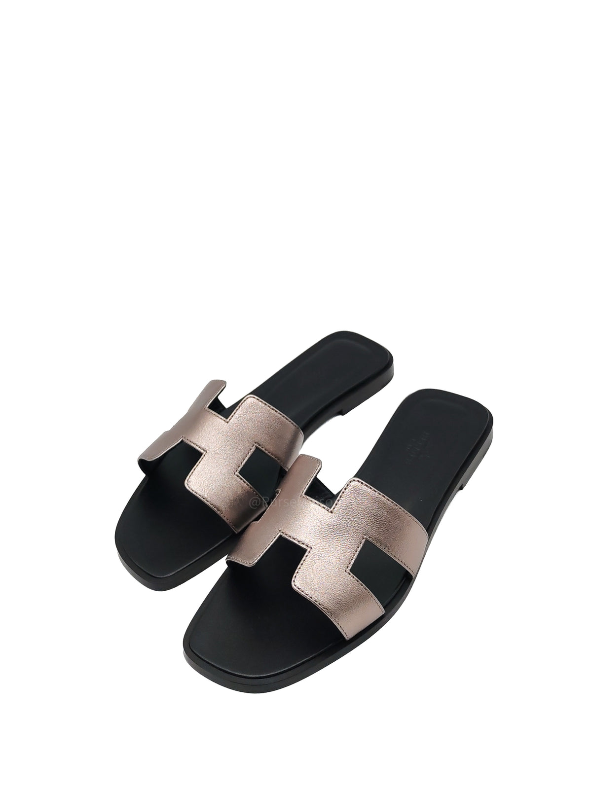 Hermes Oran Sandals in Champagne Metallic Chevre Matallisee Leather Size 37 EU (23.5 cm)