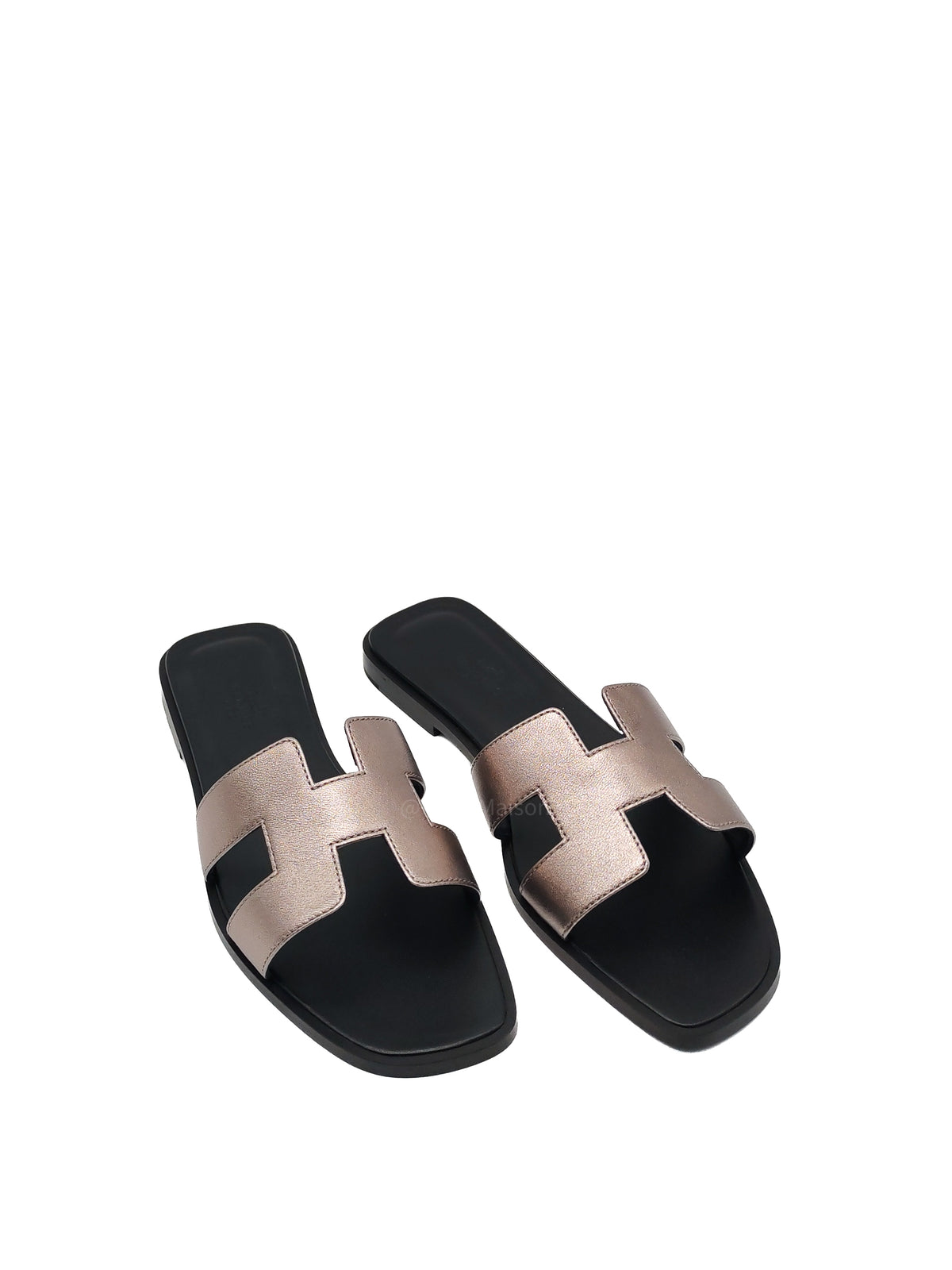 Hermes Oran Sandals in Champagne Metallic Chevre Matallisee Leather Size 37 EU (23.5 cm)