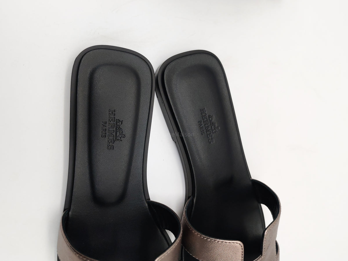 Hermes Oran Sandals in Champagne Metallic Chevre Matallisee Leather Size 37 EU (23.5 cm)