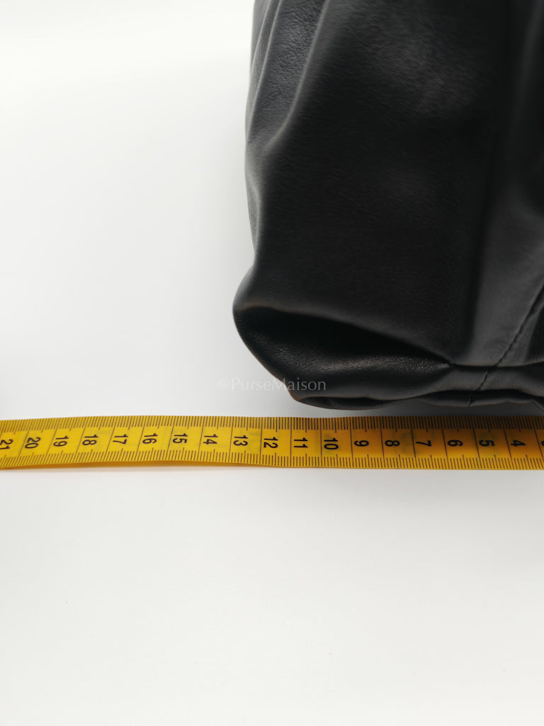 The Chain Pouch in Black Clafskin Leather Shoulder Bag