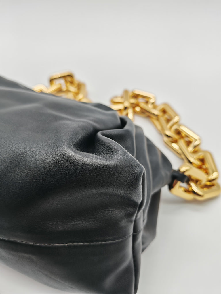 The Chain Pouch in Black Clafskin Leather Shoulder Bag