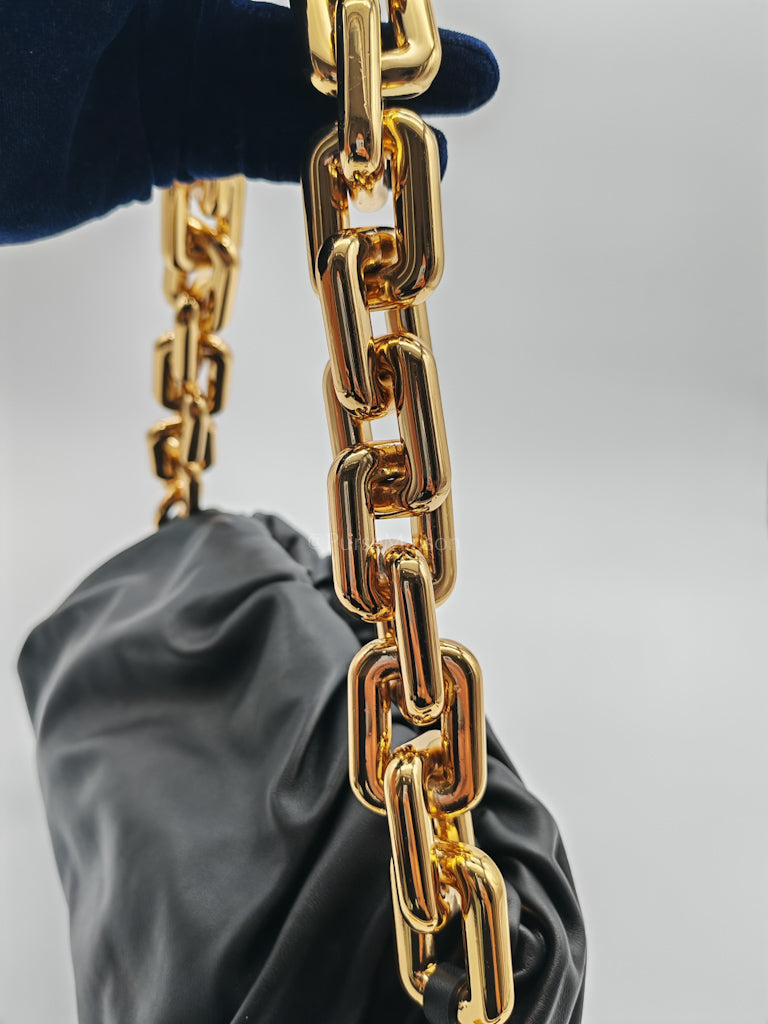 The Chain Pouch in Black Clafskin Leather Shoulder Bag