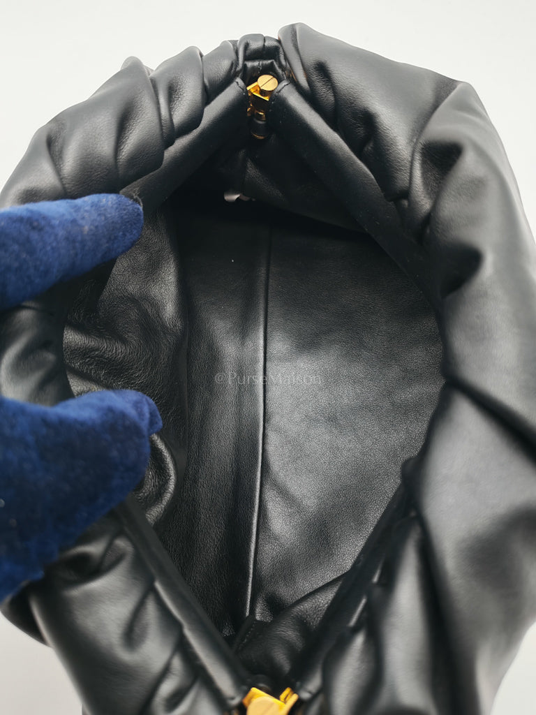 The Chain Pouch in Black Clafskin Leather Shoulder Bag