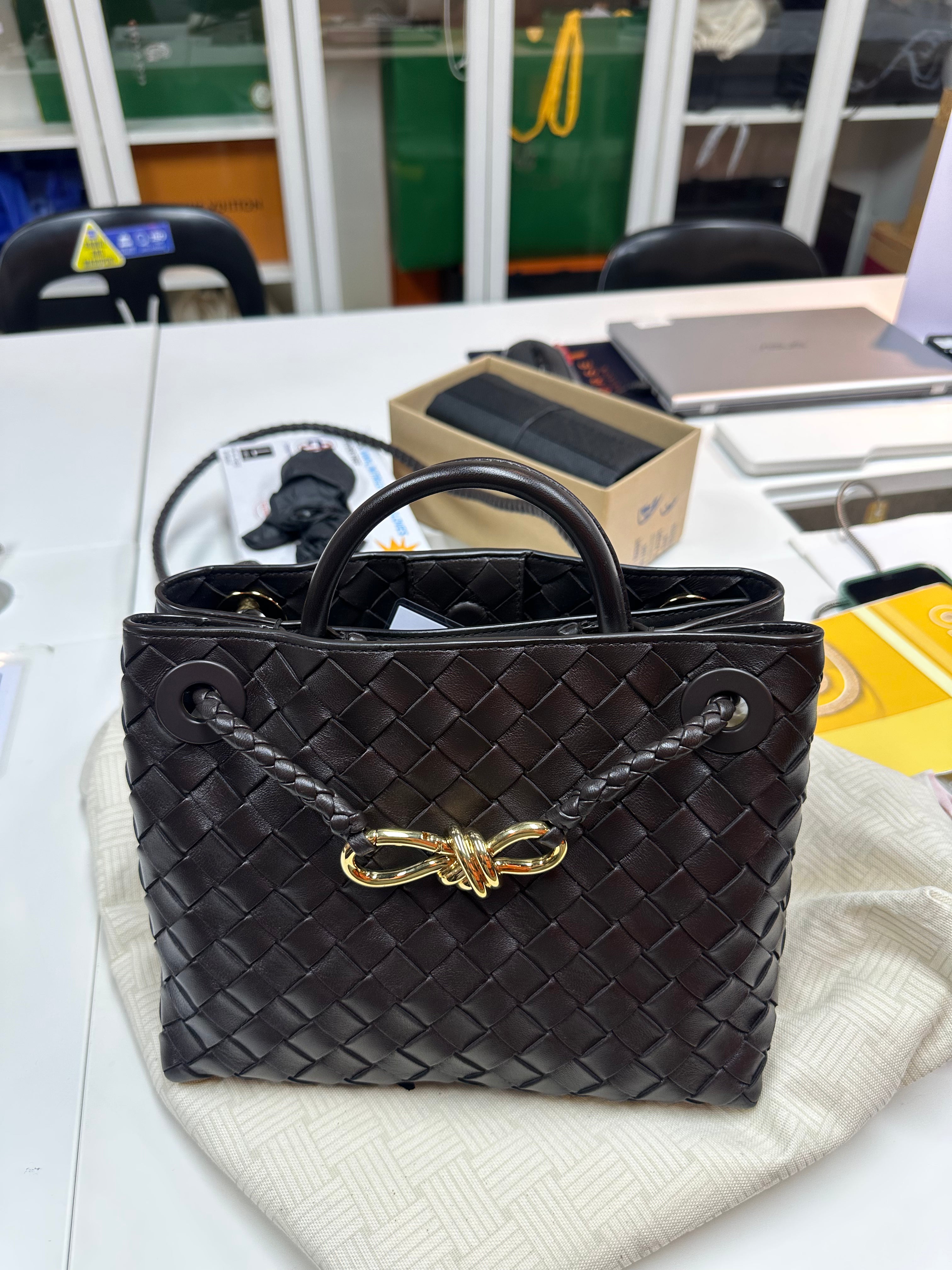 bottega venetta andiamo small fondant interciatto leather