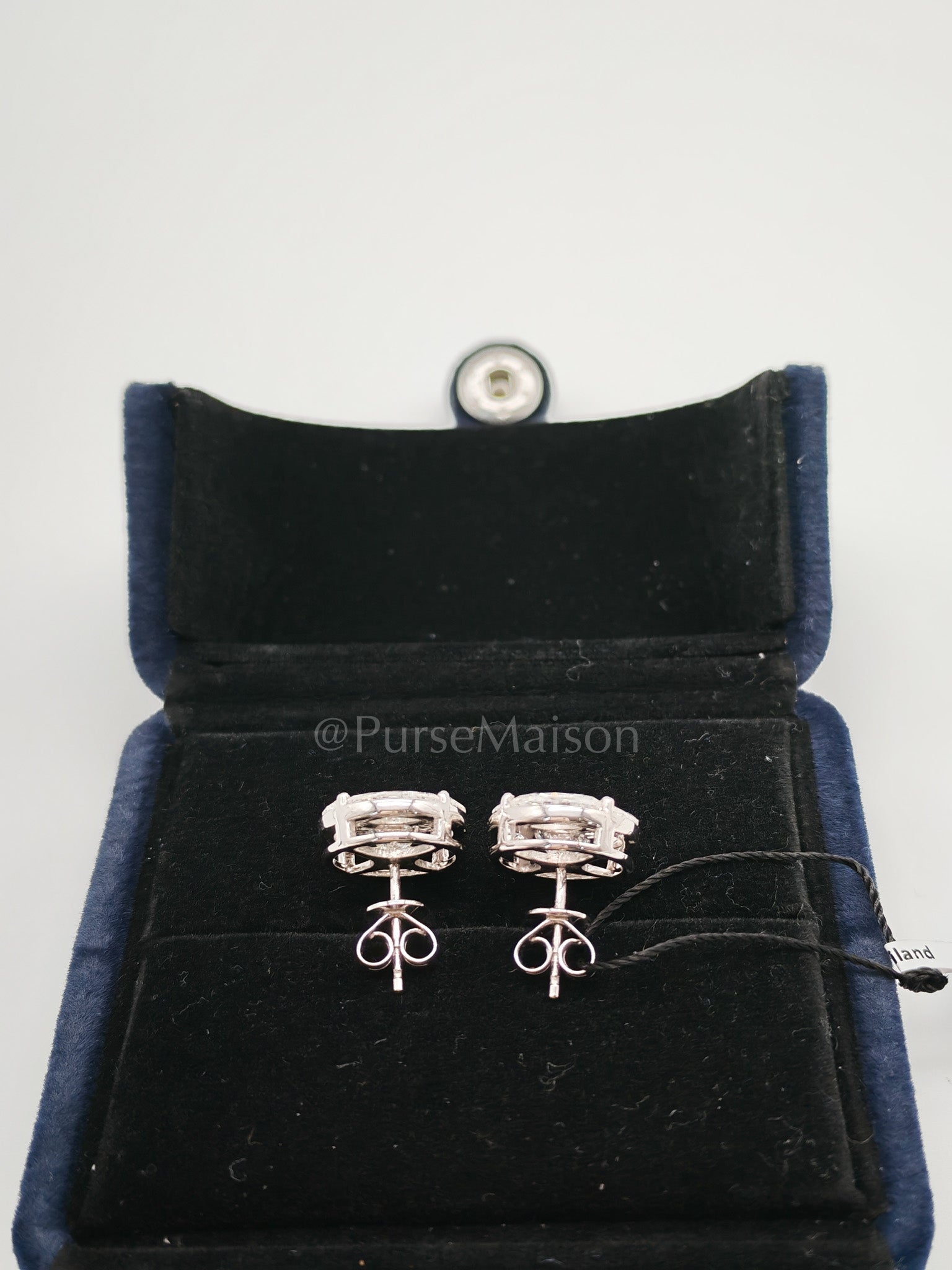 18k 6.42gms. 5.17cts. VS1 to VVS1 (Clarity) E to H (Color) Natural Diamond White Gold Earrings