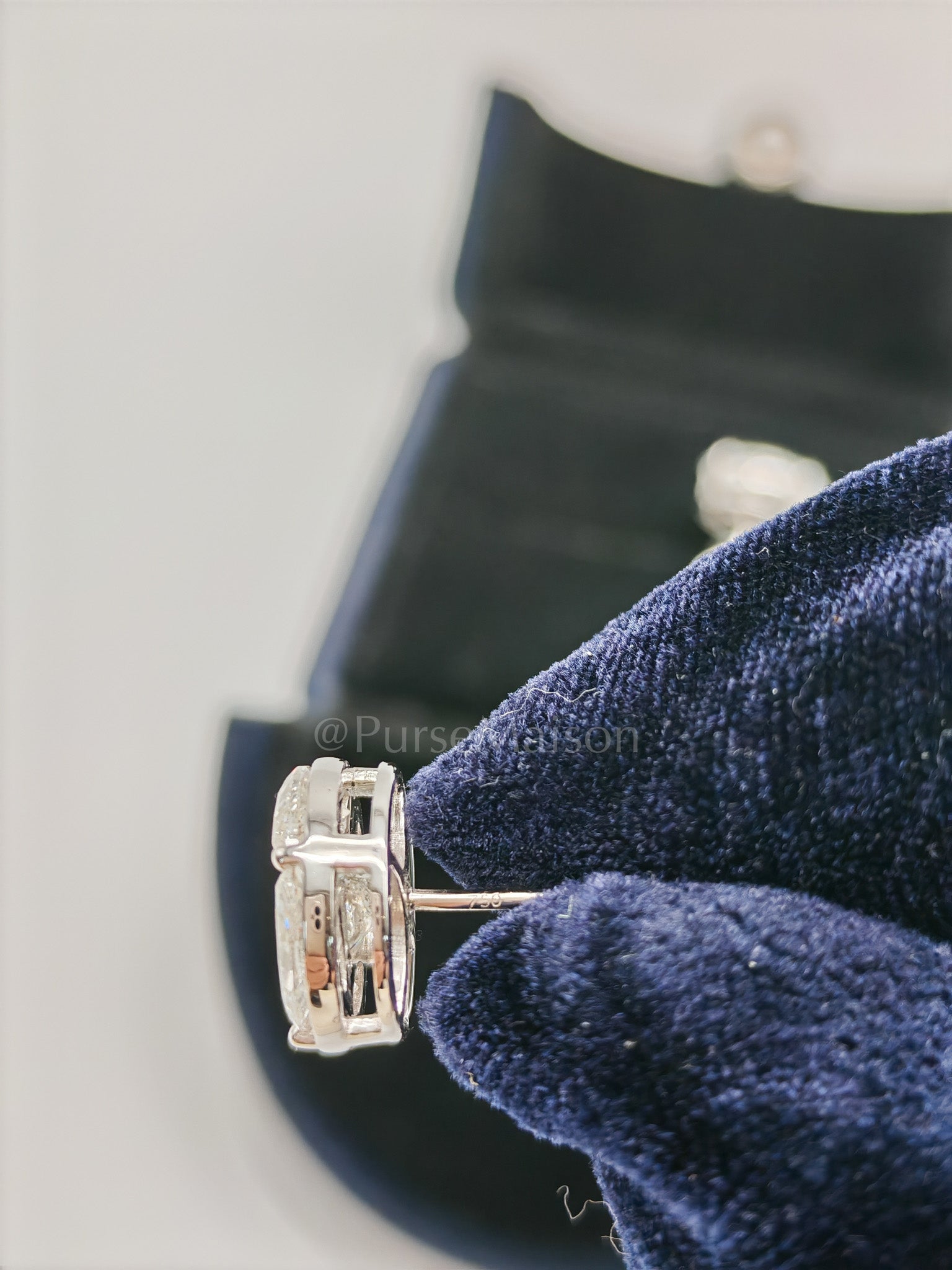 18k 6.42gms. 5.17cts. VS1 to VVS1 (Clarity) E to H (Color) Natural Diamond White Gold Earrings