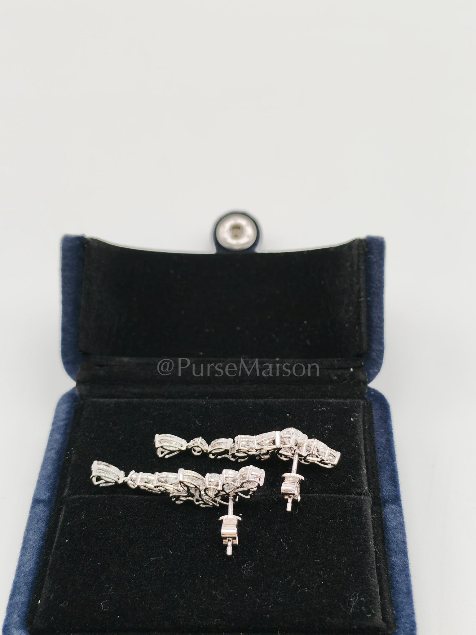 18k 4.66gms. 5.55cts. VS1 to VVS1 (Clarity) E to H (Color) Natural Diamond White Gold Earrings