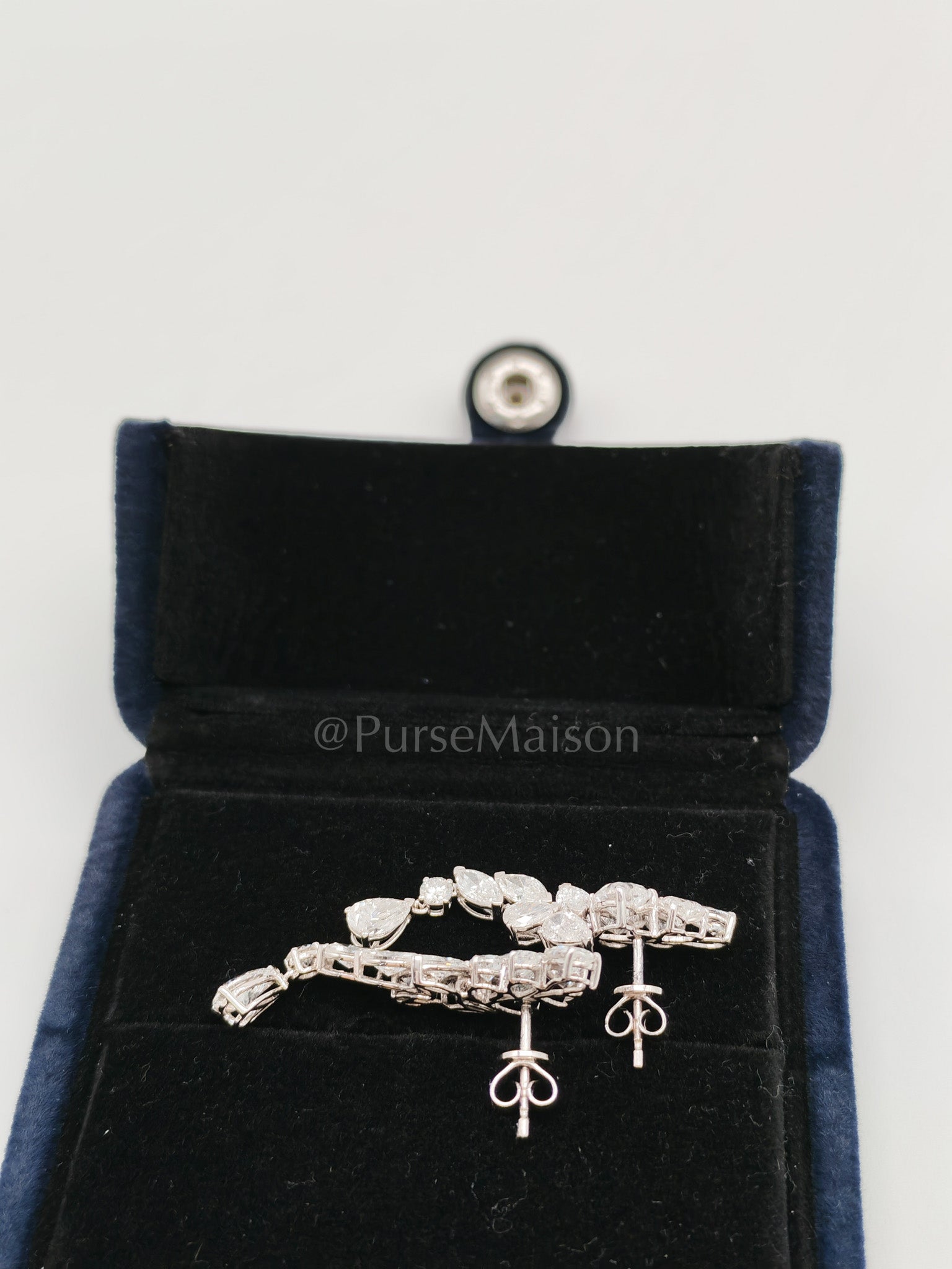 18k 4.66gms. 5.55cts. VS1 to VVS1 (Clarity) E to H (Color) Natural Diamond White Gold Earrings