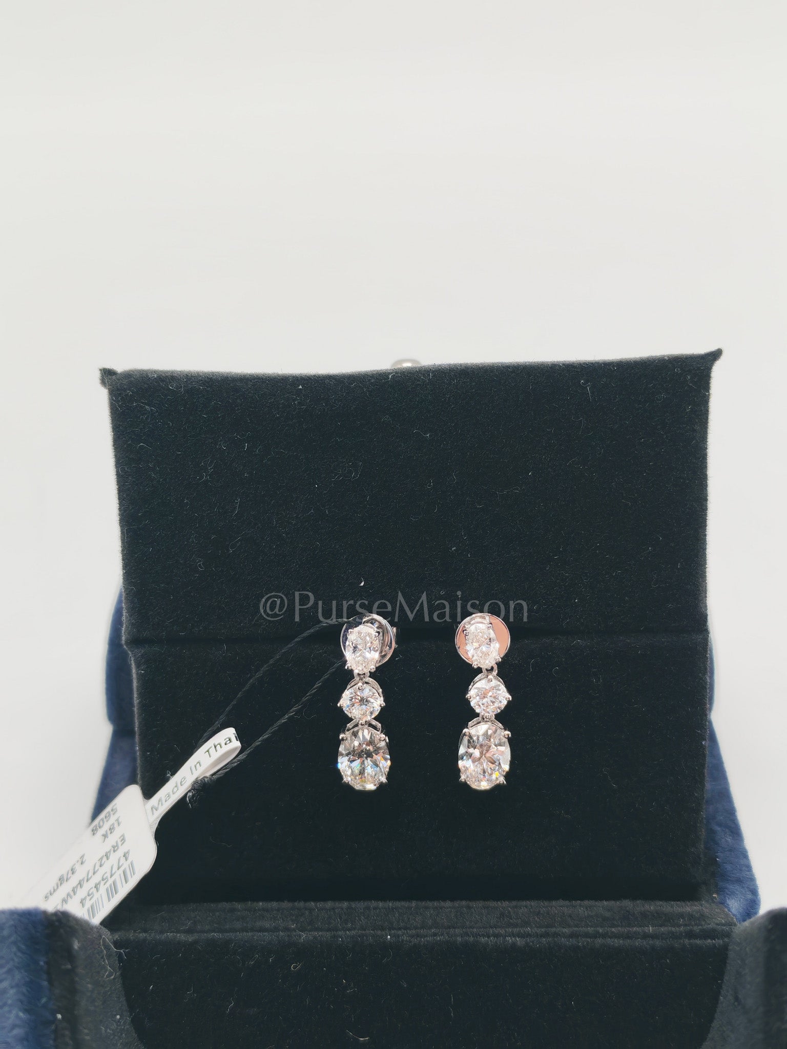 18k 2.37gms 2.17cts VS1 to VVS1 (Clarity) E to H (Color) Natural Diamond White Gold Earrings