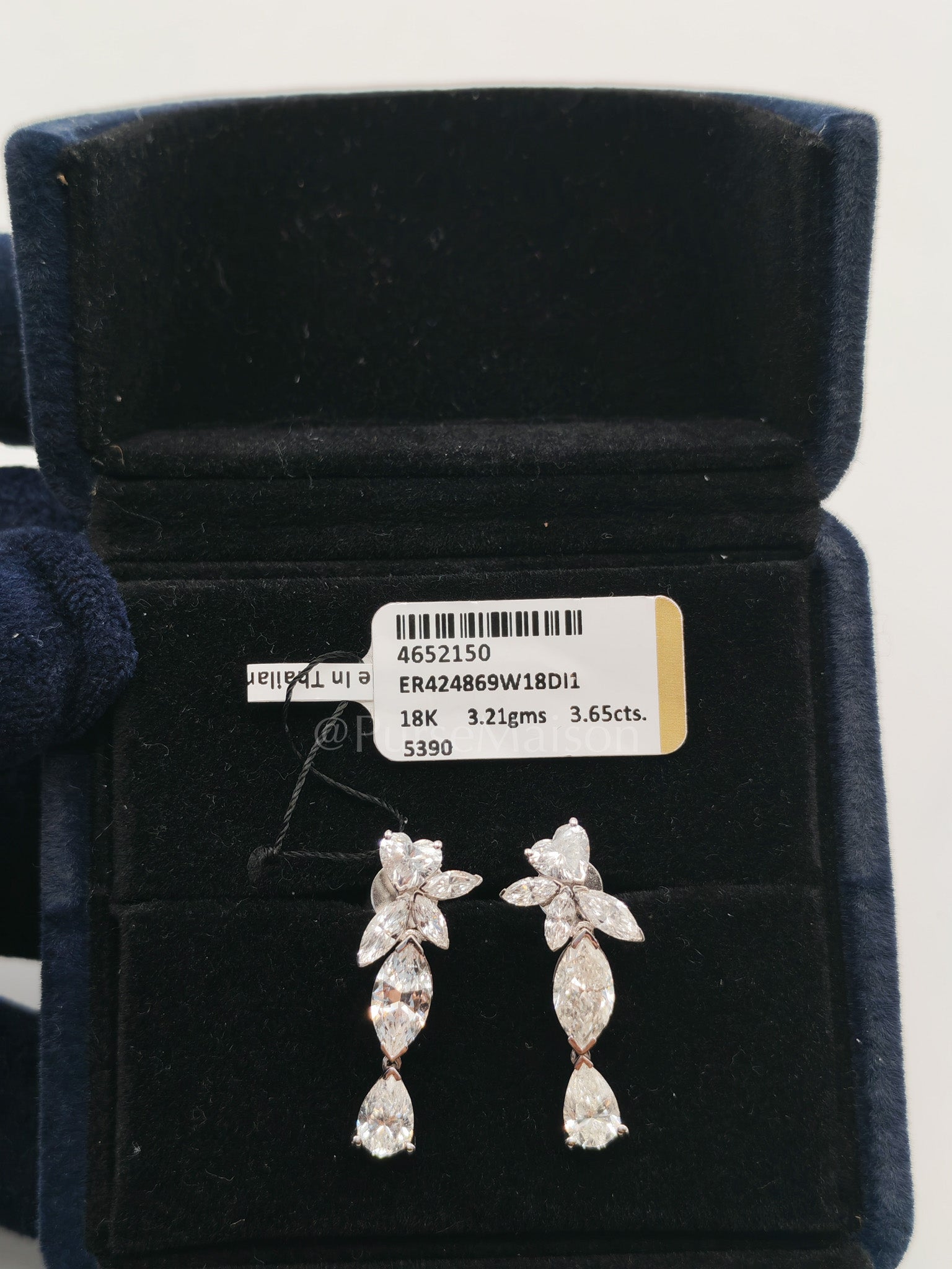 18k 3.21gms 3.65cts VS1 to VVS1 (Clarity) E to H (Color) Natural Diamond White Gold Earrings