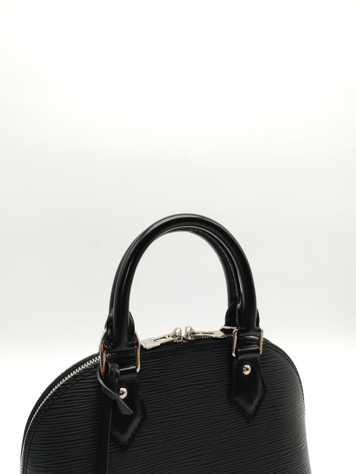 Louis Vuitton Alma BB in Black Epi Leather Silver Hardware (Date Code: AA1139)