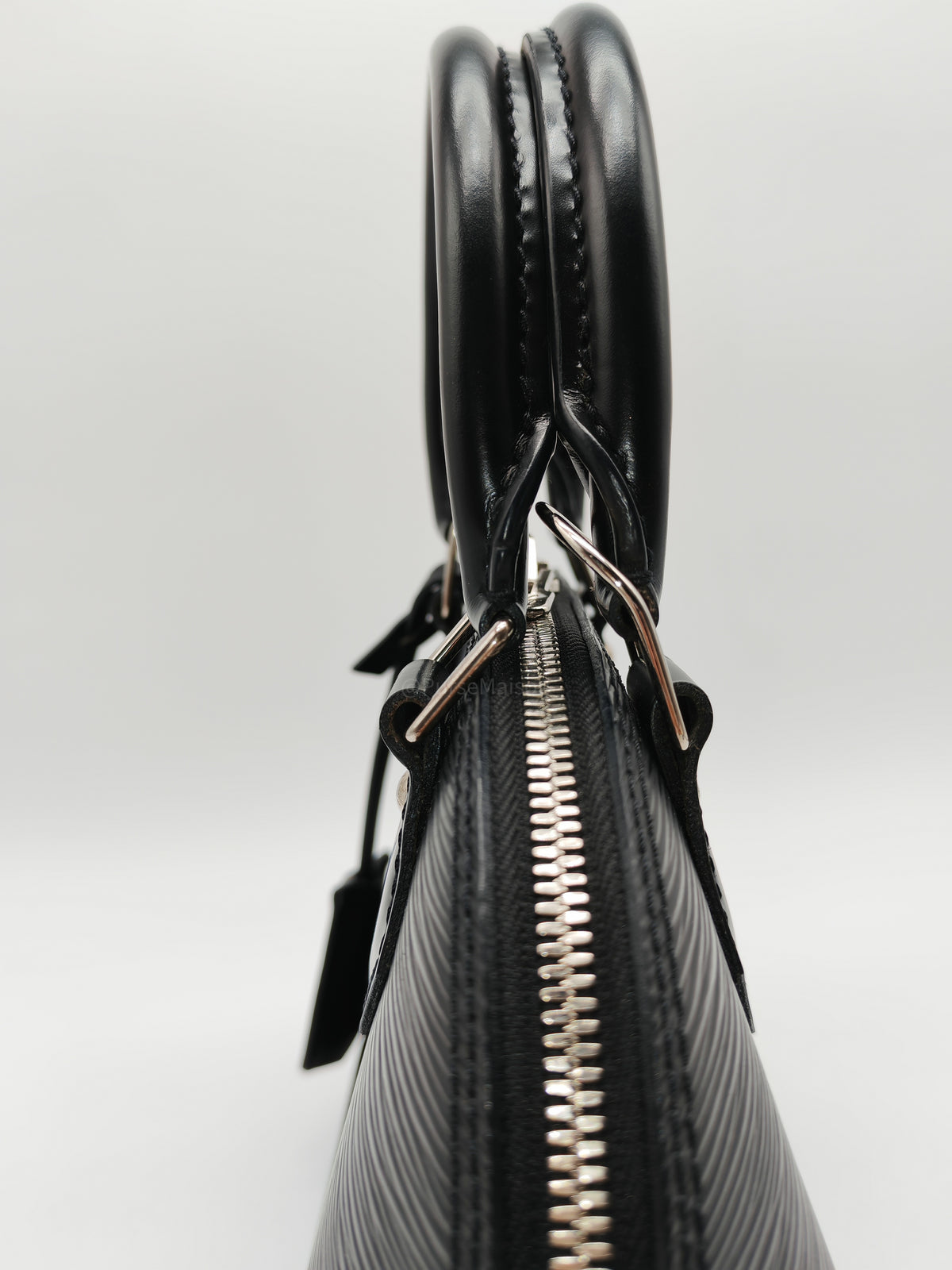 Louis Vuitton Alma BB in Black Epi Leather Silver Hardware (Date Code: AA1139)