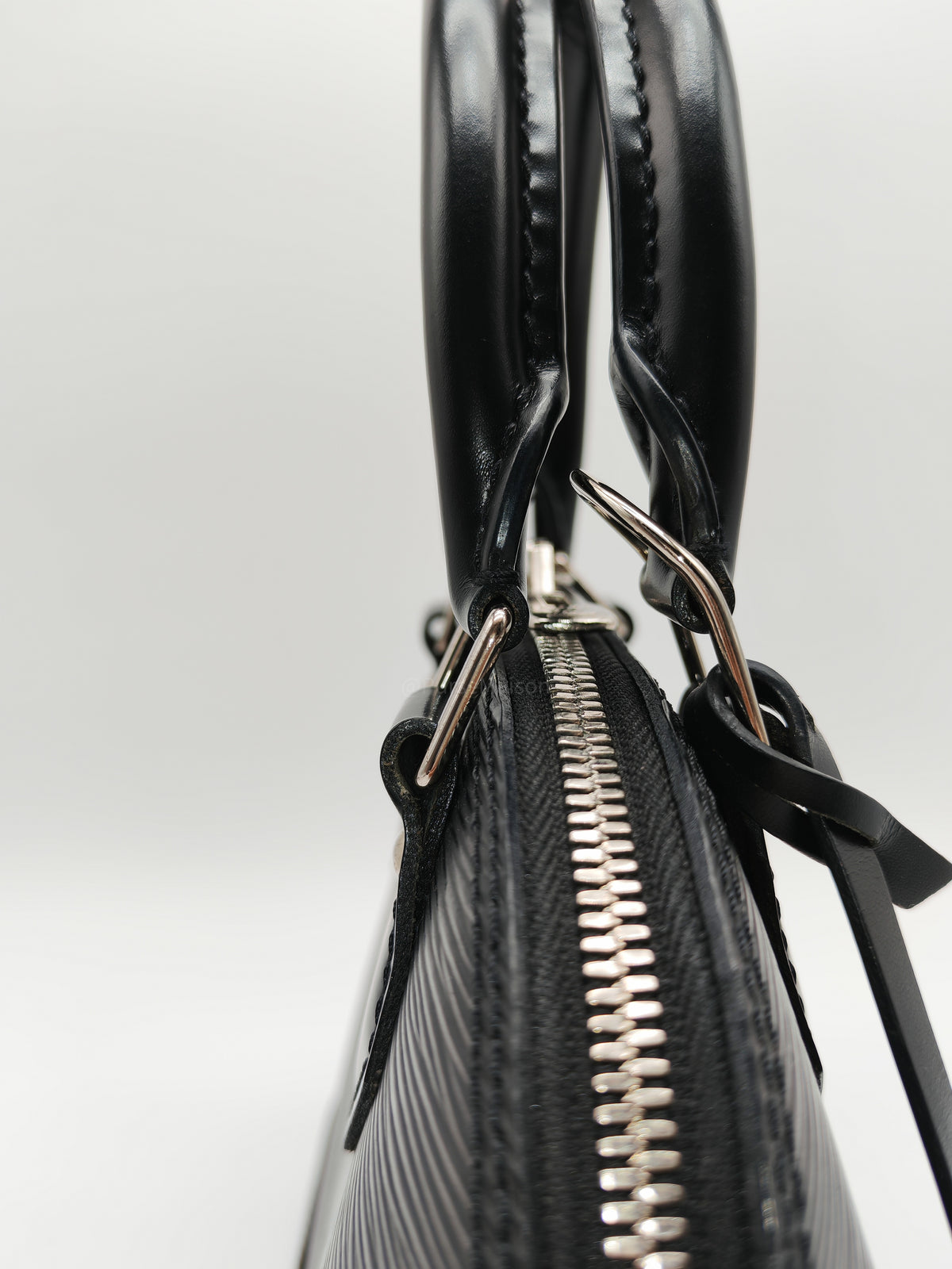 Louis Vuitton Alma BB in Black Epi Leather Silver Hardware (Date Code: AA1139)