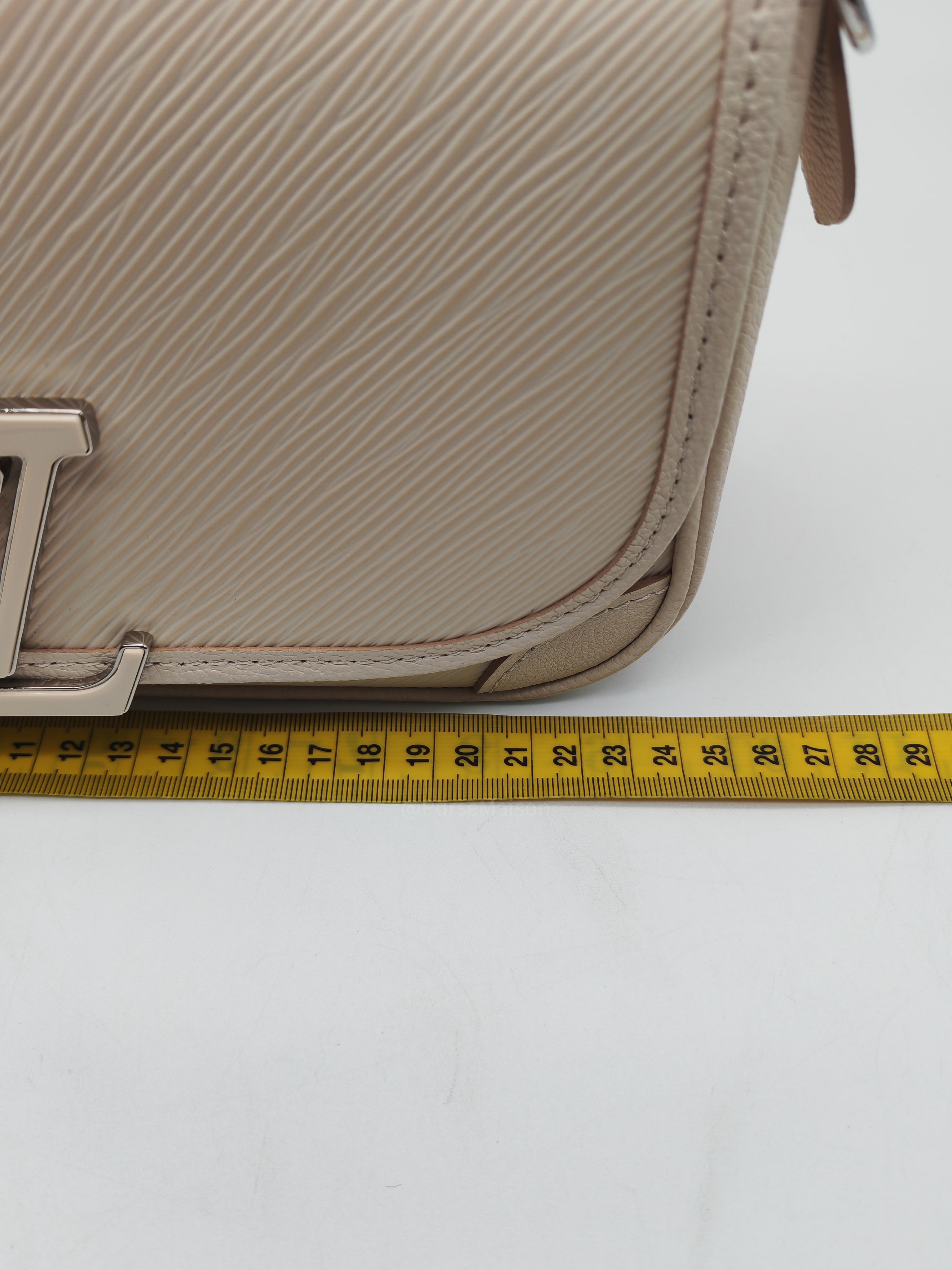 Louis Vuitton Buci Crossbody Bag in Off-White Beige Epi Leather and Silver Hardware Microchip