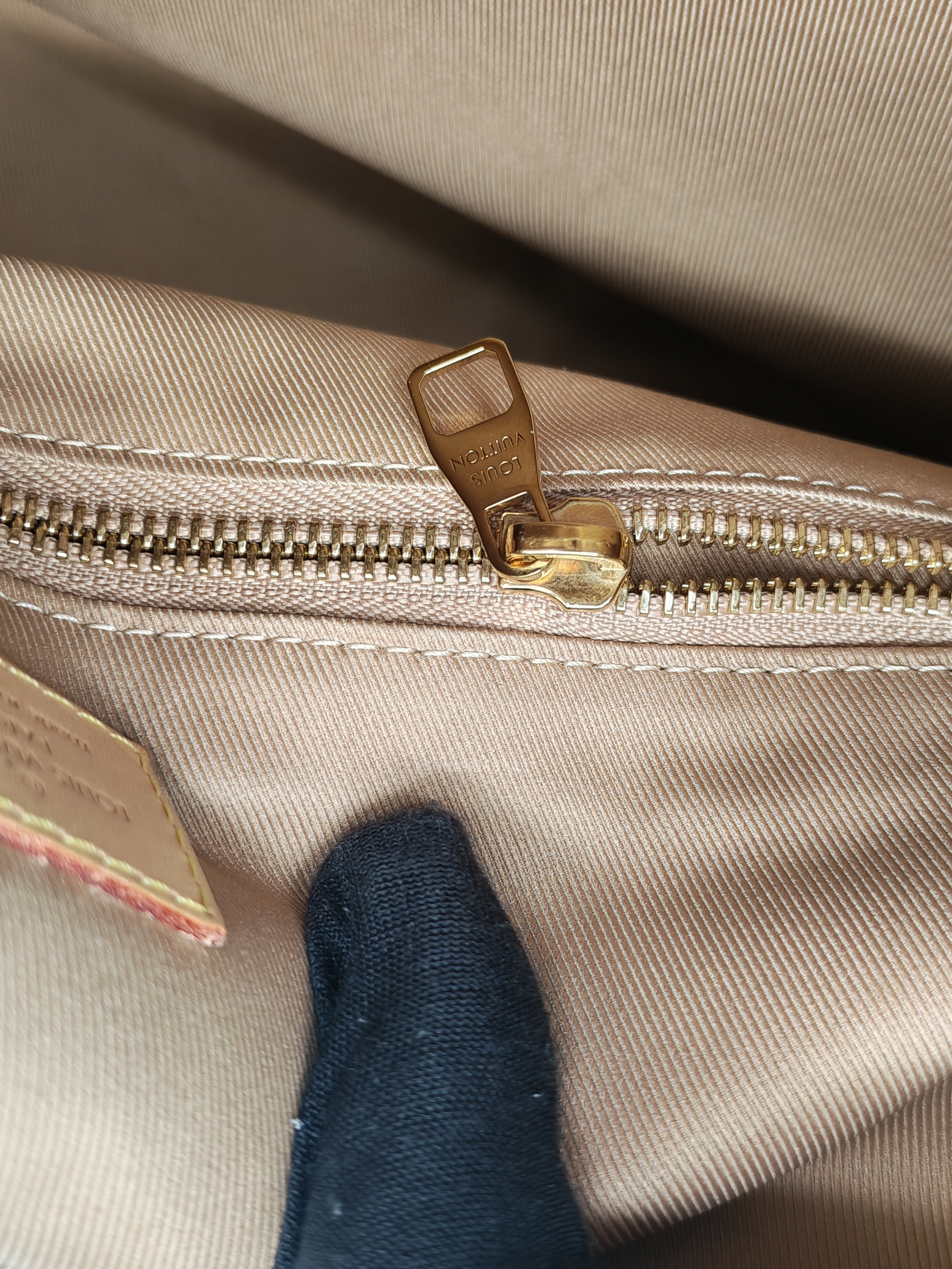 Louis Vuitton Graceful Hobo Bag PM in Monogram Canvas (Date code: MI0128)
