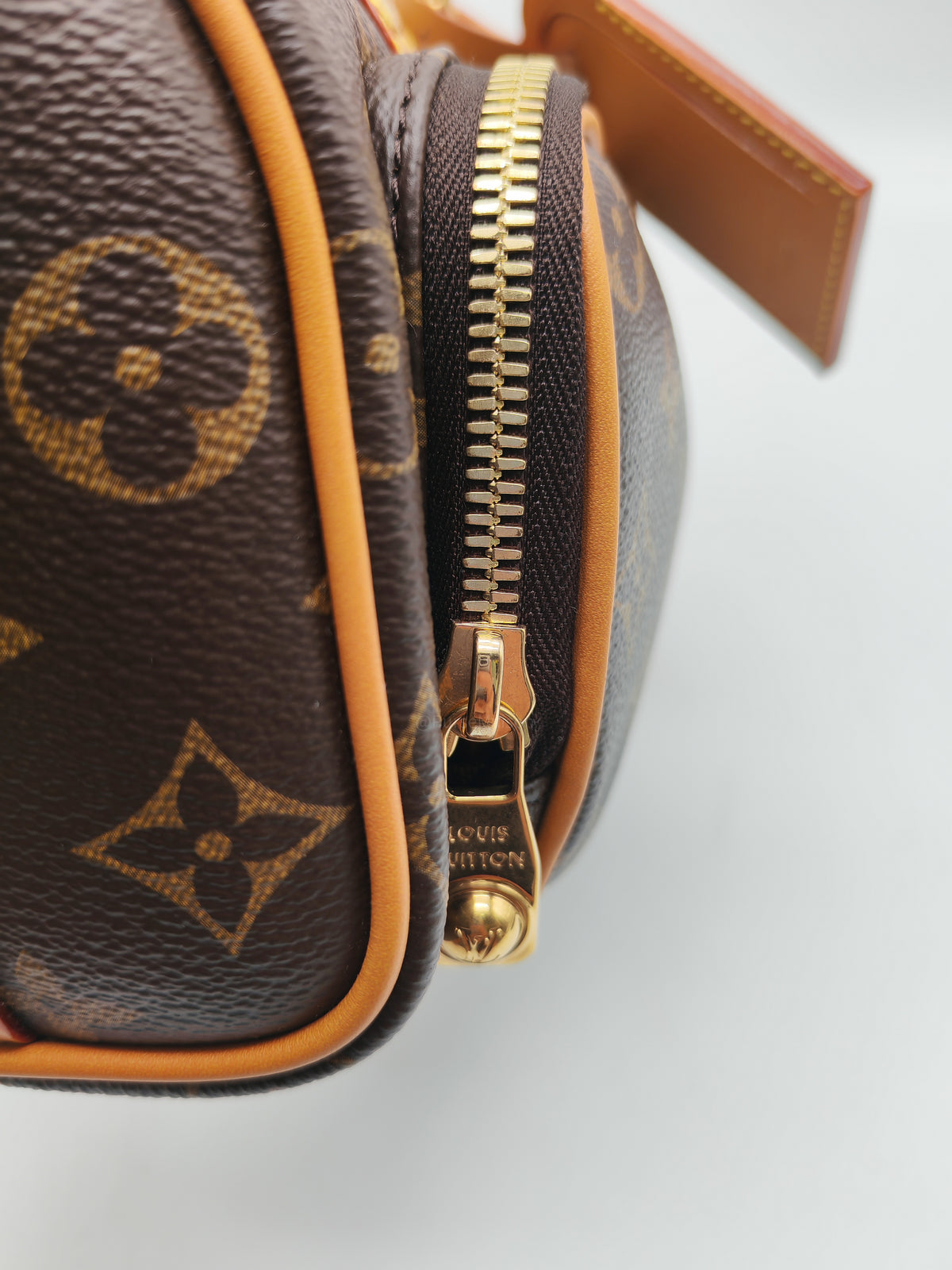 Louis Vuitton Keepall Bandouliere 25 in Monogram Canvas Top Handle Bag (Microchip)