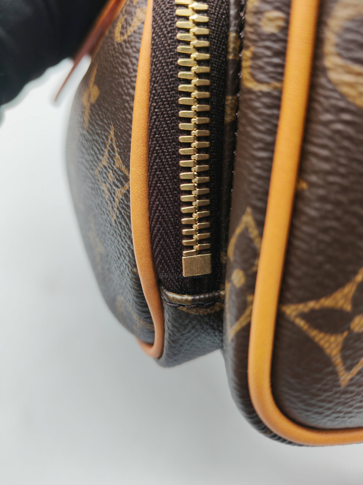Louis Vuitton Keepall Bandouliere 25 in Monogram Canvas Top Handle Bag (Microchip)