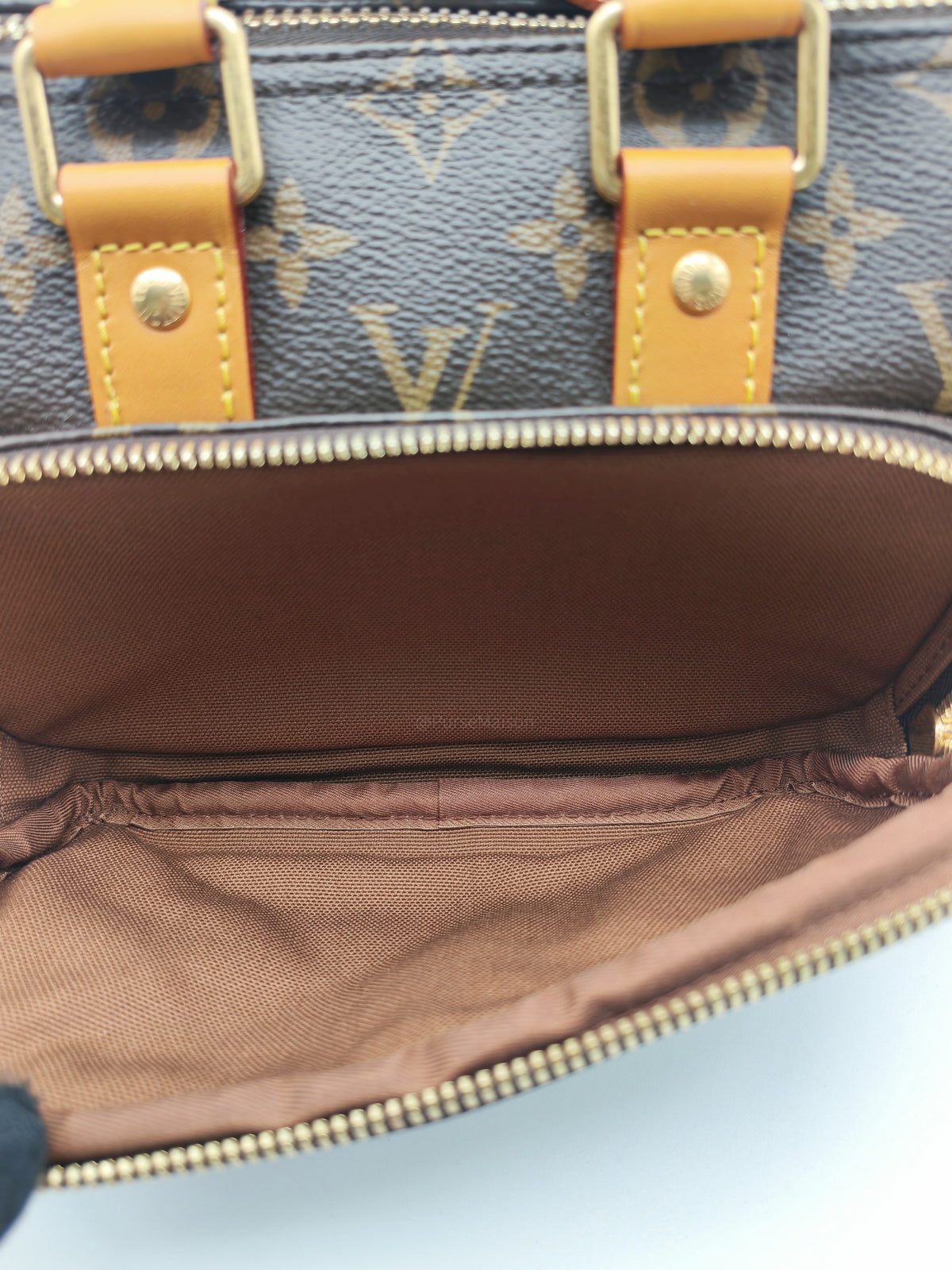 Louis Vuitton Keepall Bandouliere 25 in Monogram Canvas Top Handle Bag (Microchip)