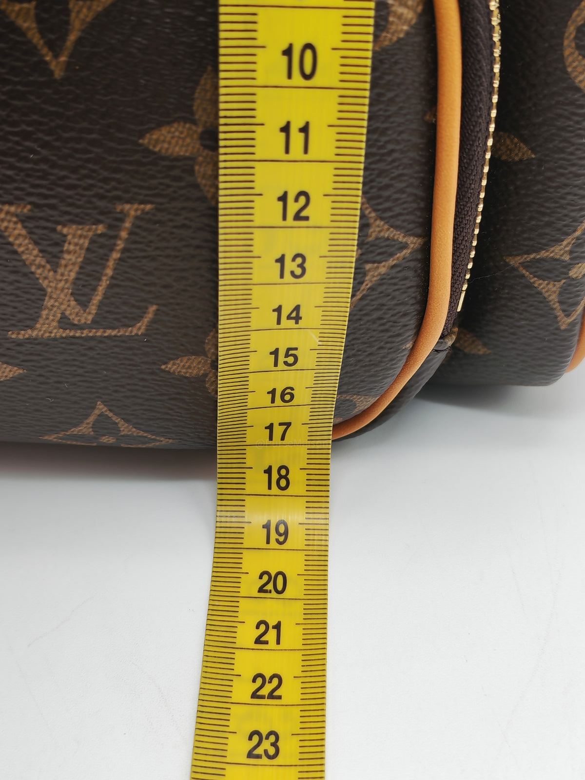 Louis Vuitton Keepall Bandouliere 25 in Monogram Canvas Top Handle Bag (Microchip)